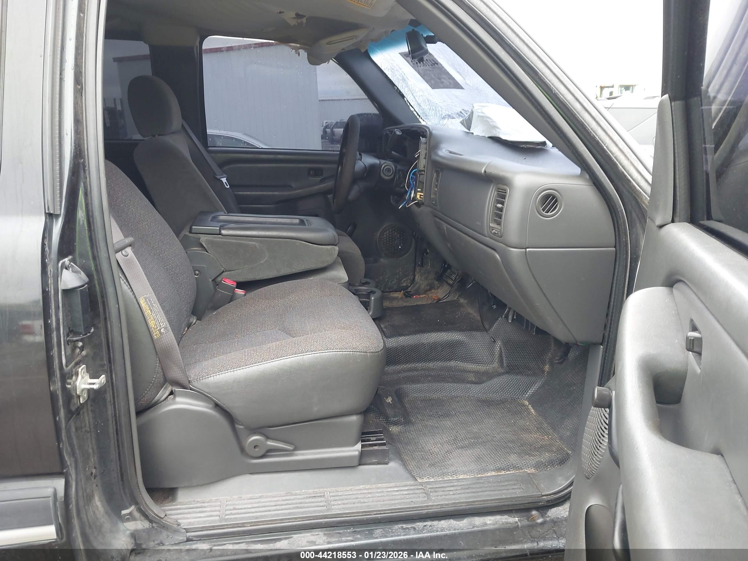 CHEVROLET SILVERADO image 5