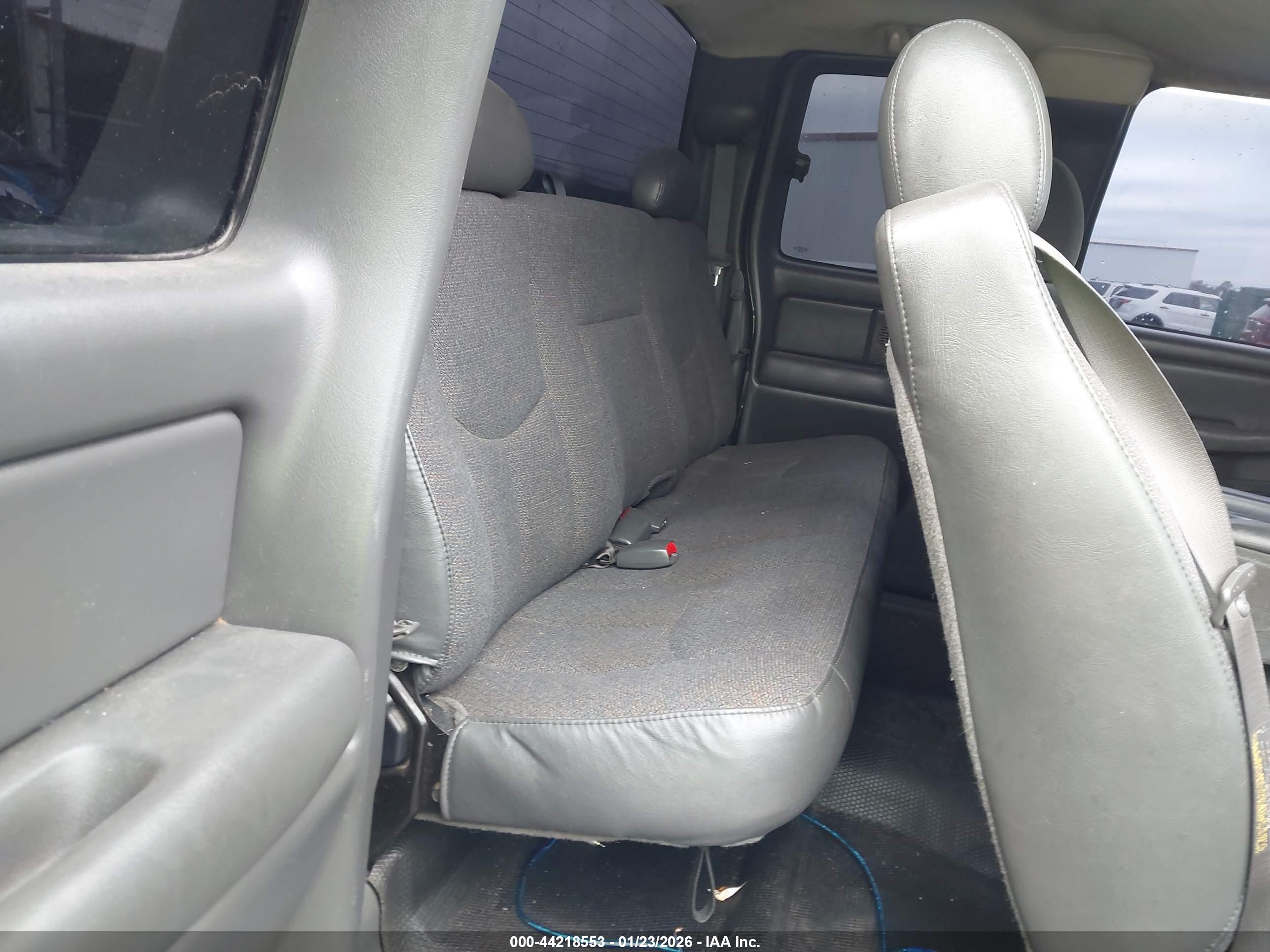 CHEVROLET SILVERADO image 8