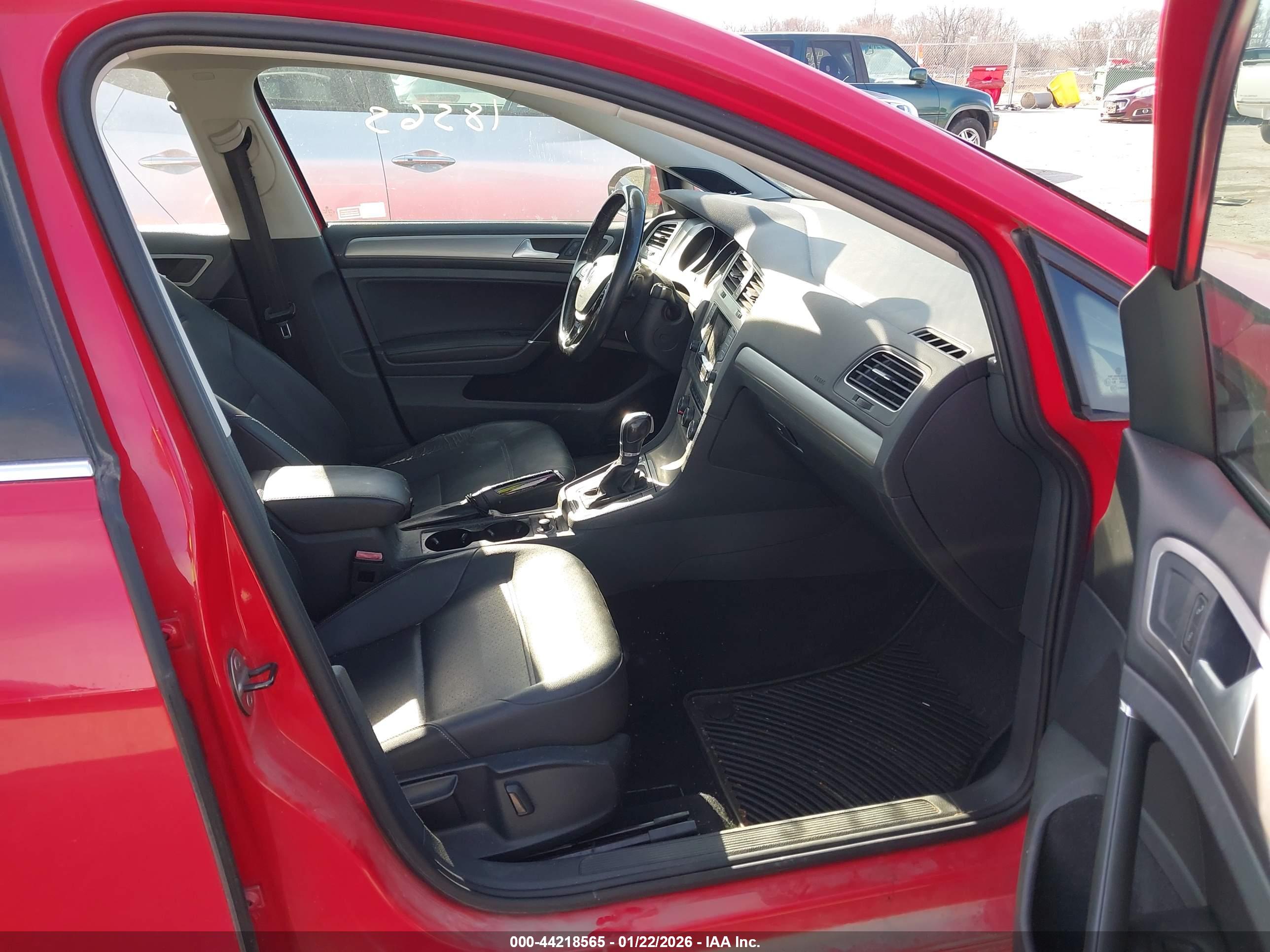 VOLKSWAGEN GOLF image 5