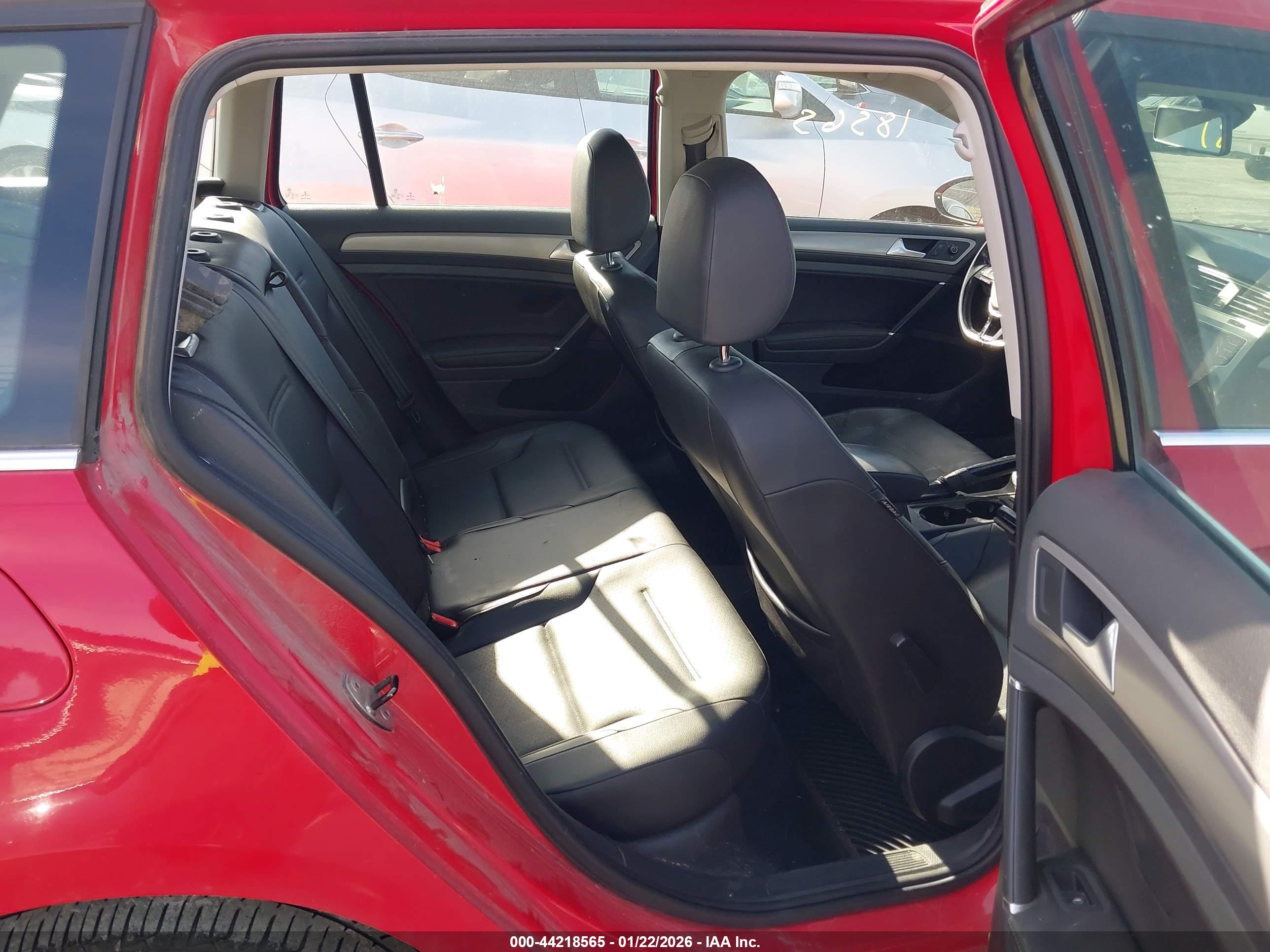 VOLKSWAGEN GOLF image 8
