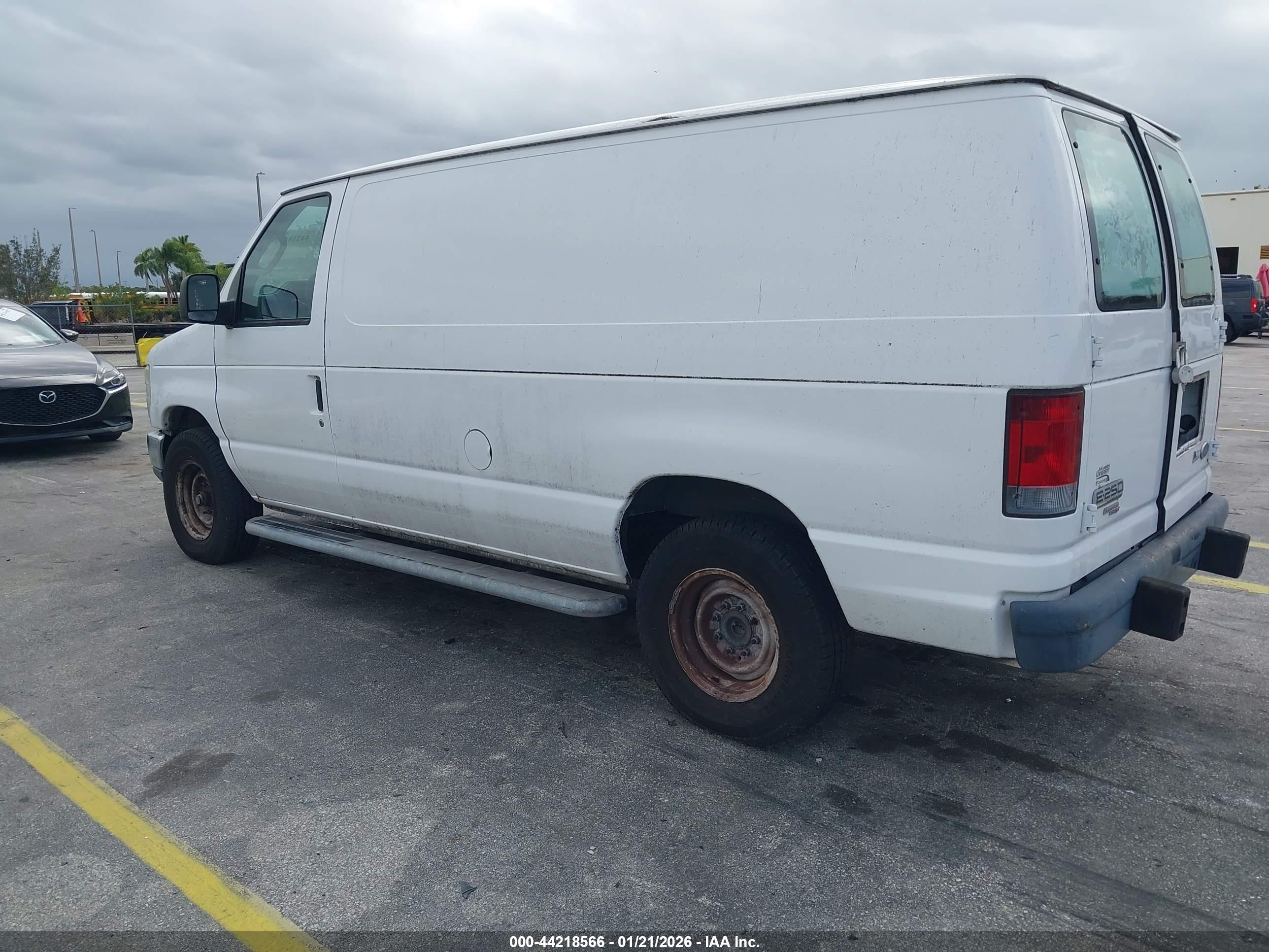 FORD E-250 image 3