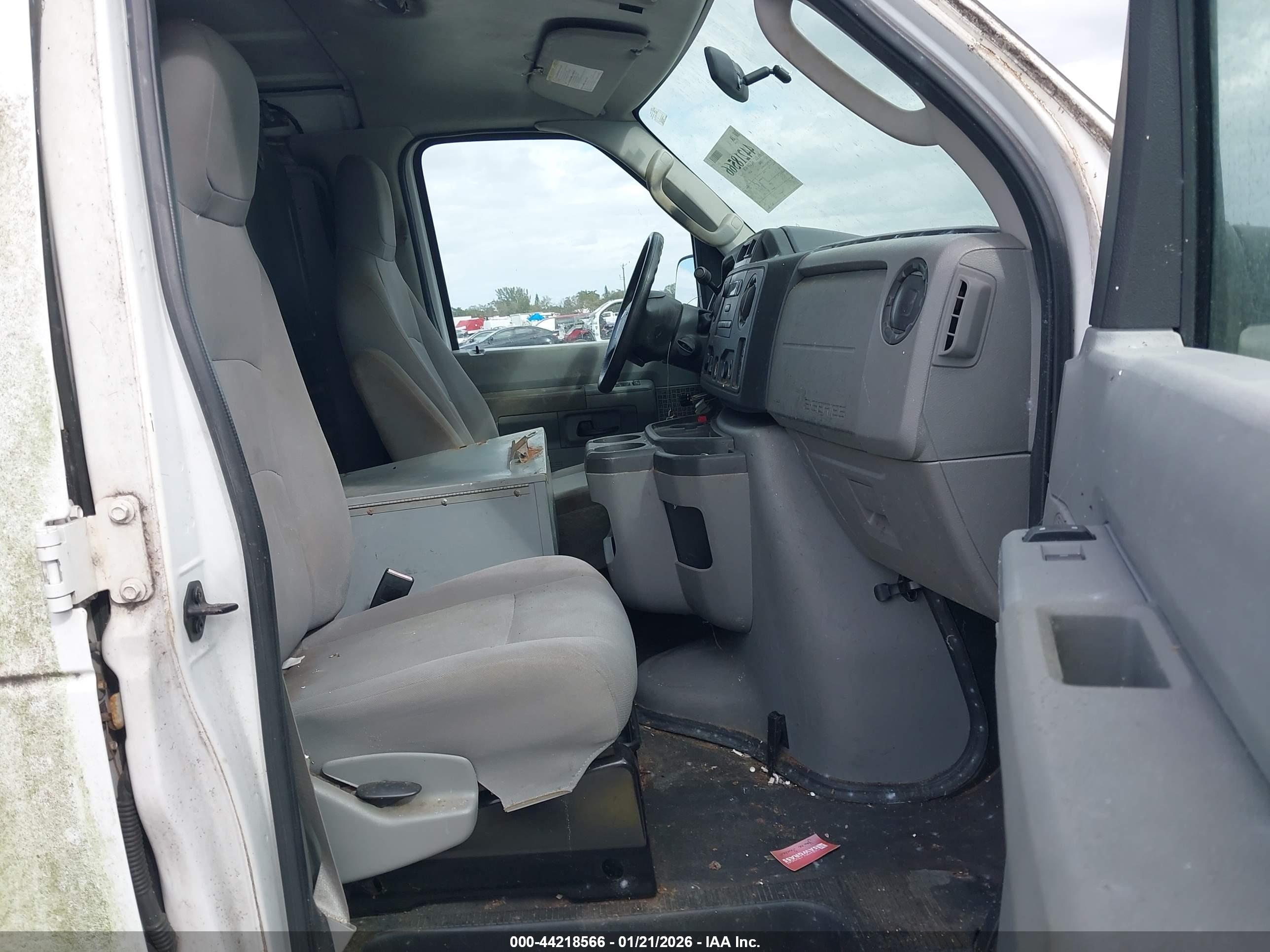 FORD E-250 image 5