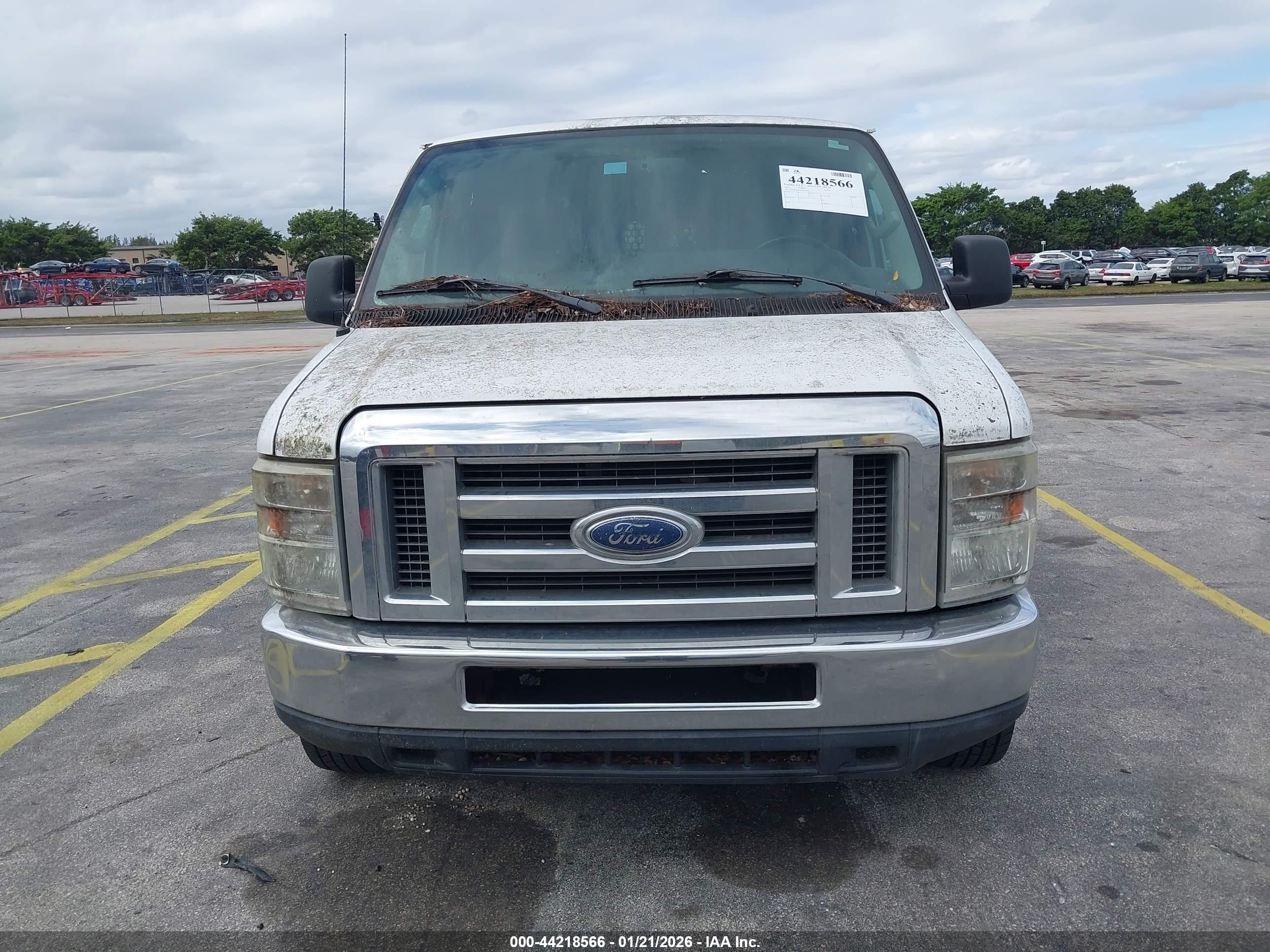 FORD E-250 image 6