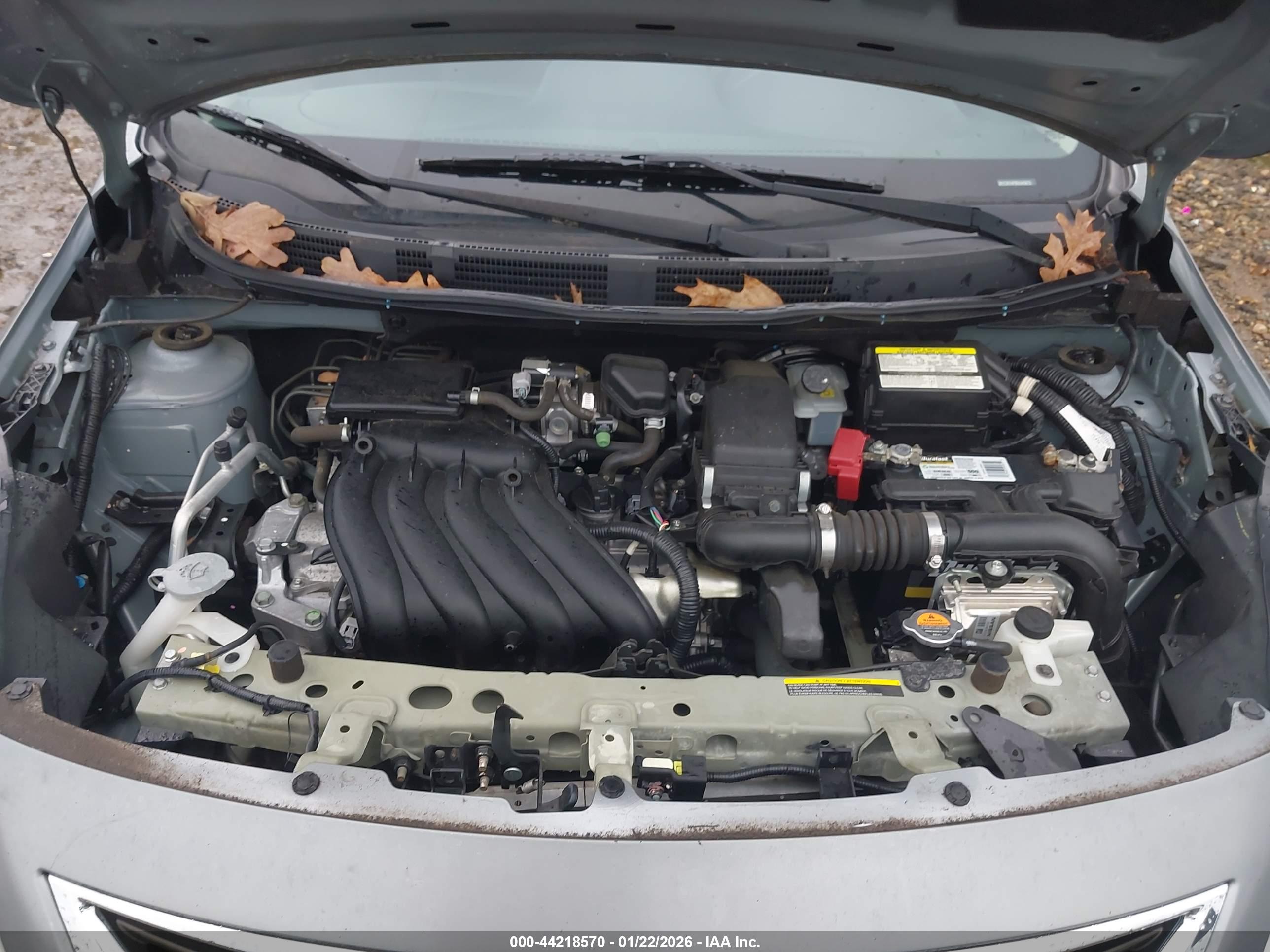 NISSAN VERSA image 10