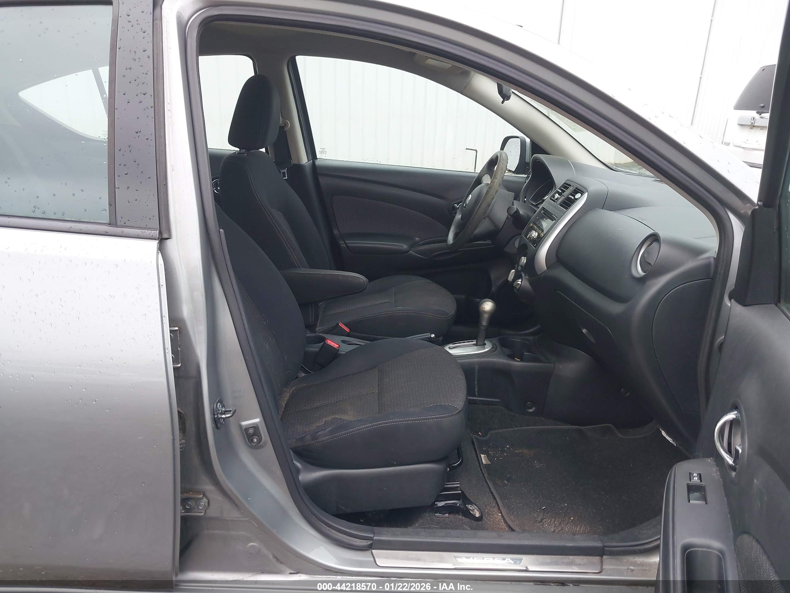 NISSAN VERSA image 5