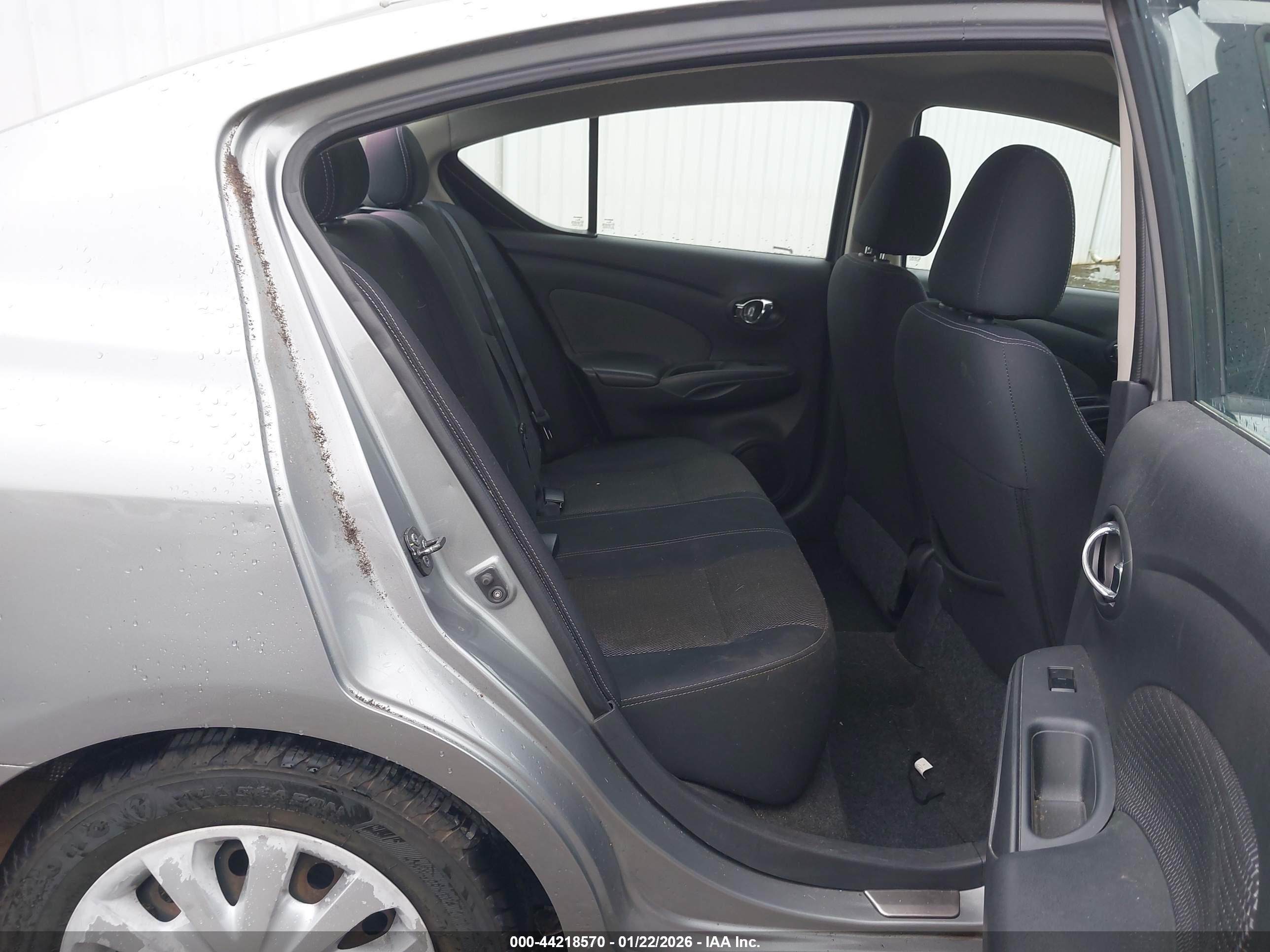 NISSAN VERSA image 8