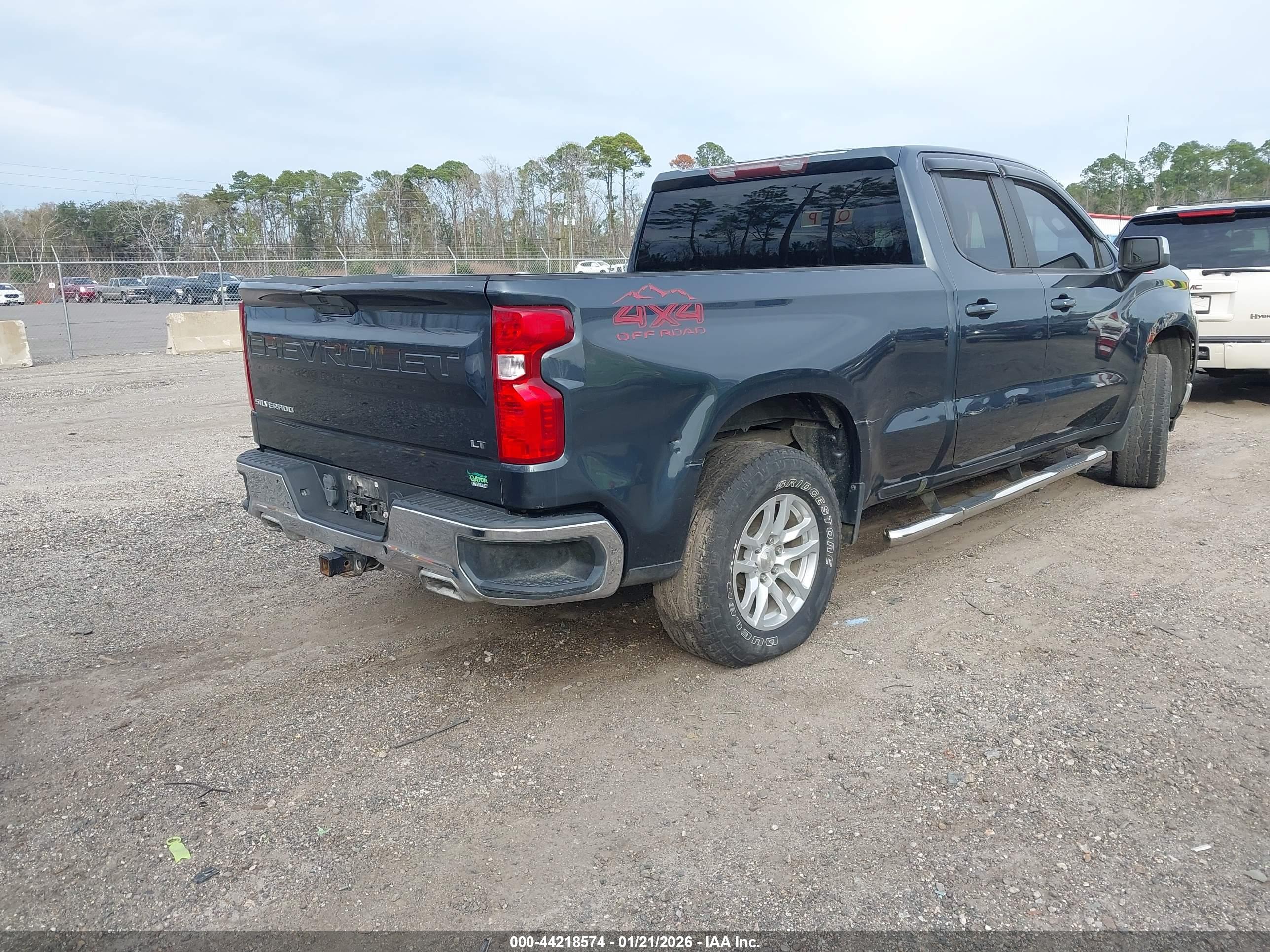 CHEVROLET SILVERADO image 4