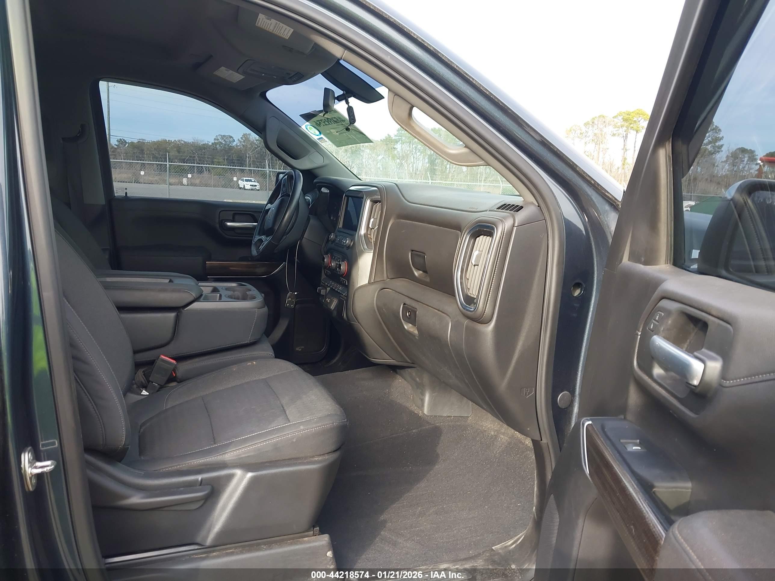 CHEVROLET SILVERADO image 5