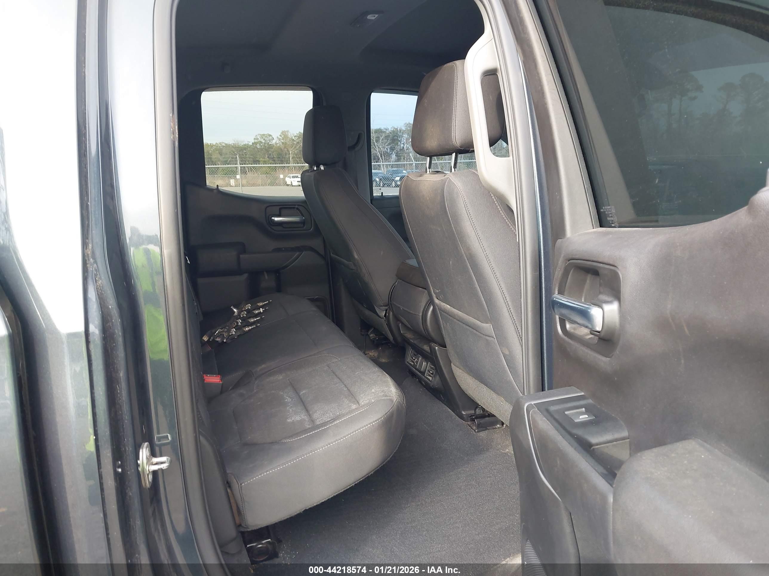 CHEVROLET SILVERADO image 8