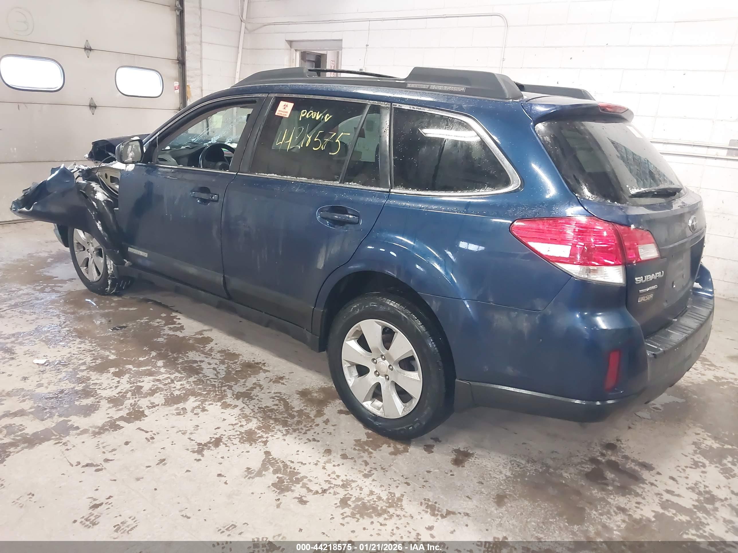 SUBARU OUTBACK image 3