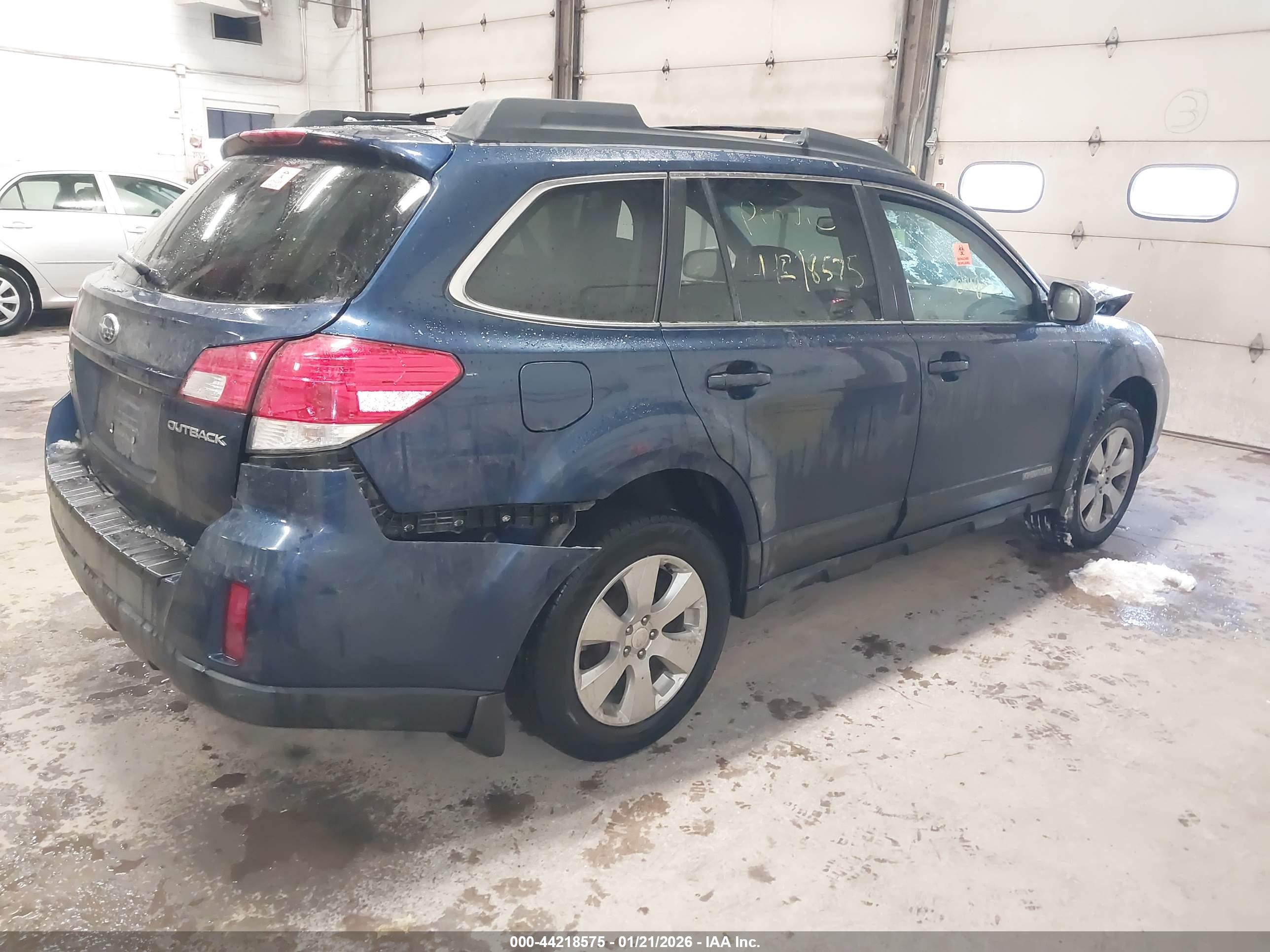 SUBARU OUTBACK image 4