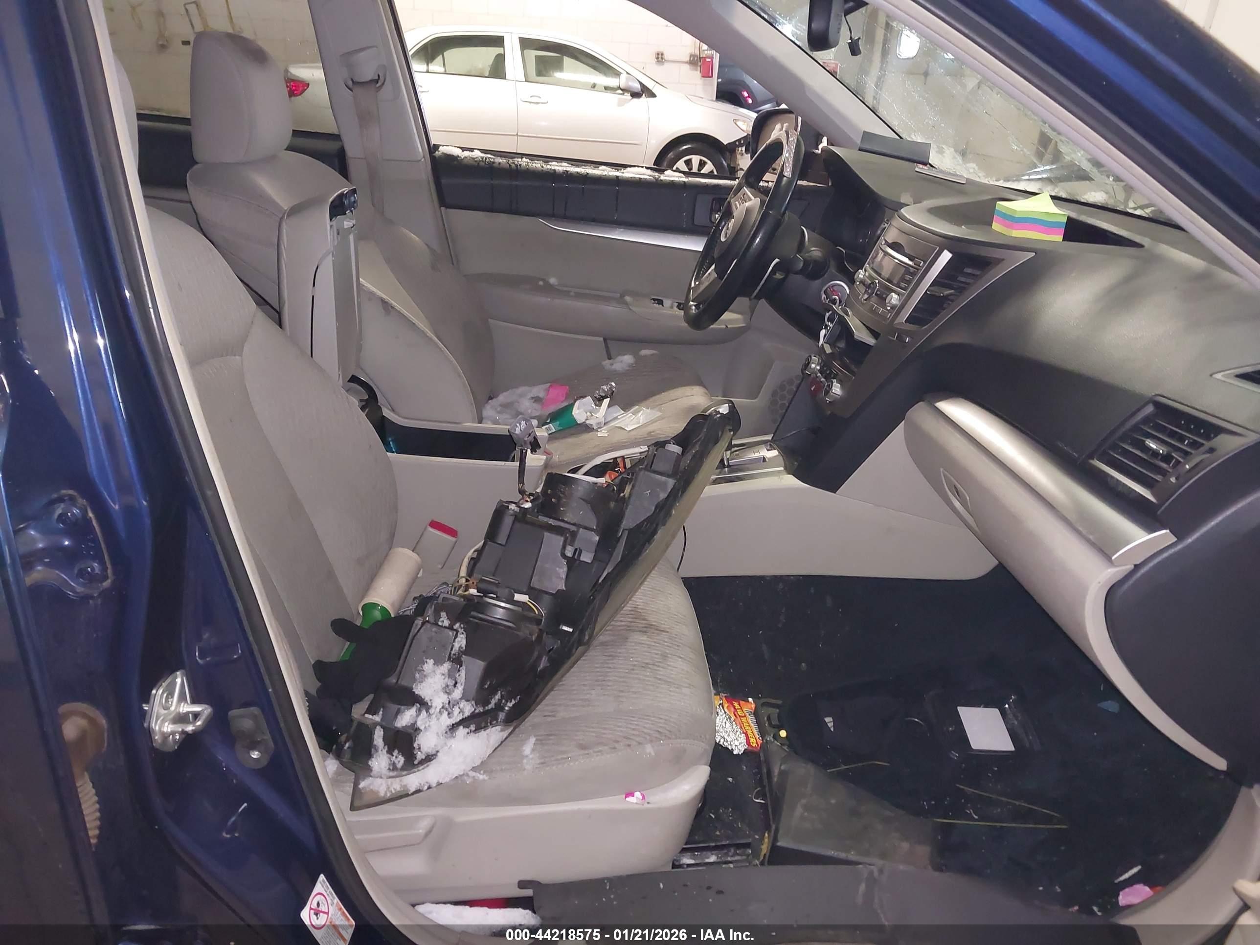 SUBARU OUTBACK image 5