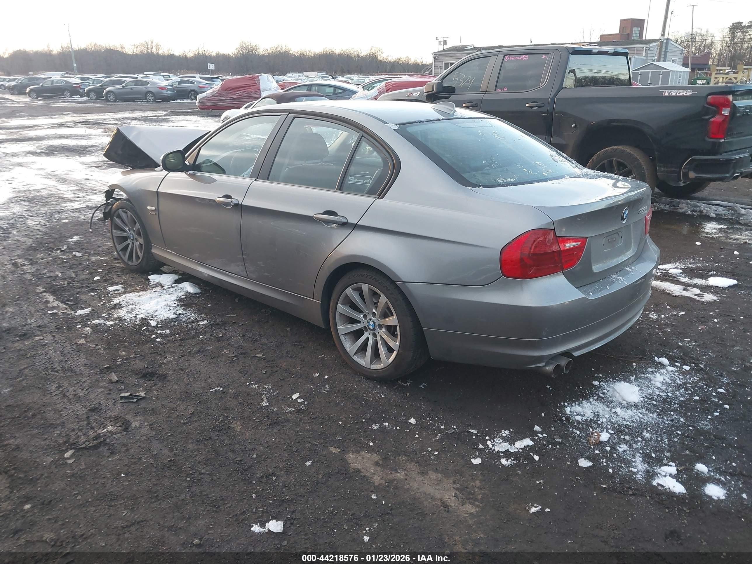 BMW 328I image 3