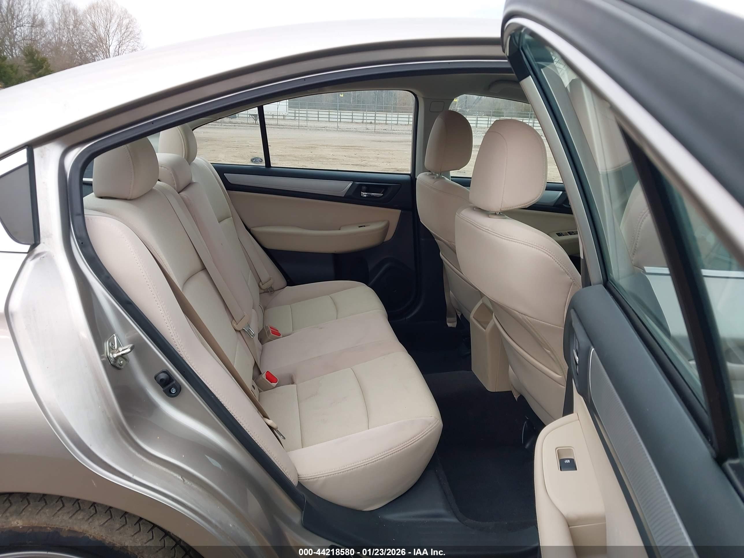 SUBARU LEGACY image 8