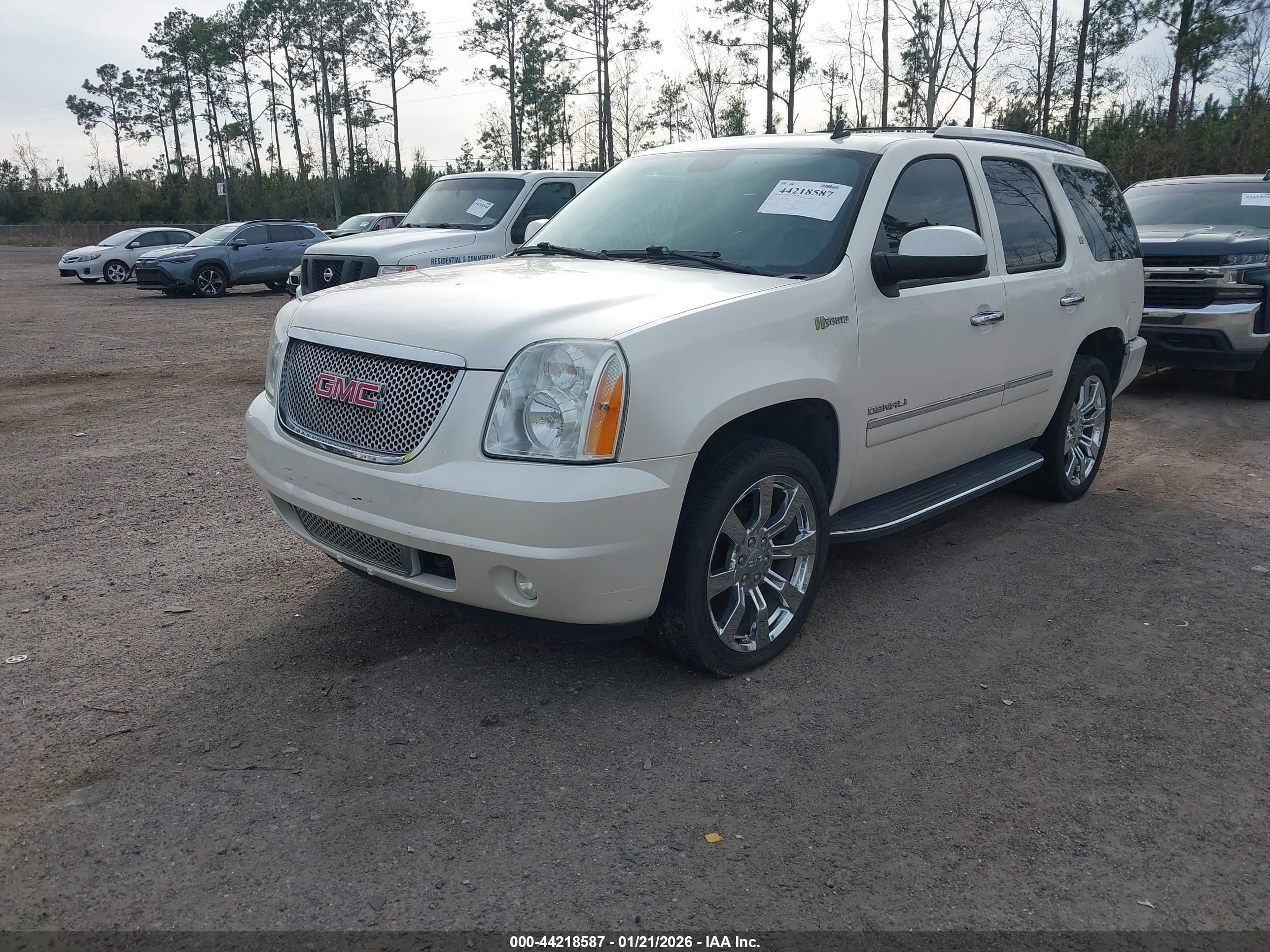 GMC YUKON image 2