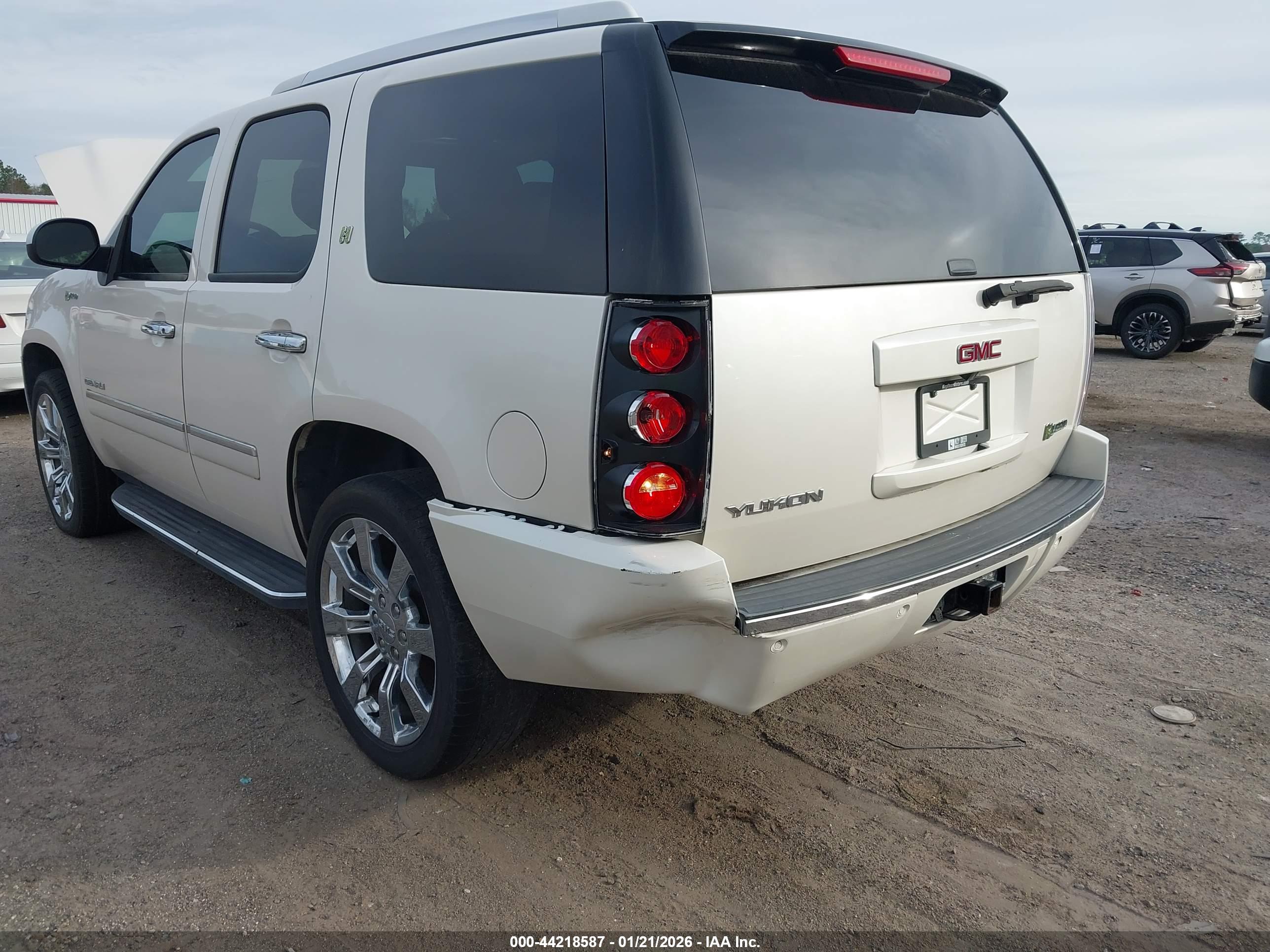 GMC YUKON image 6