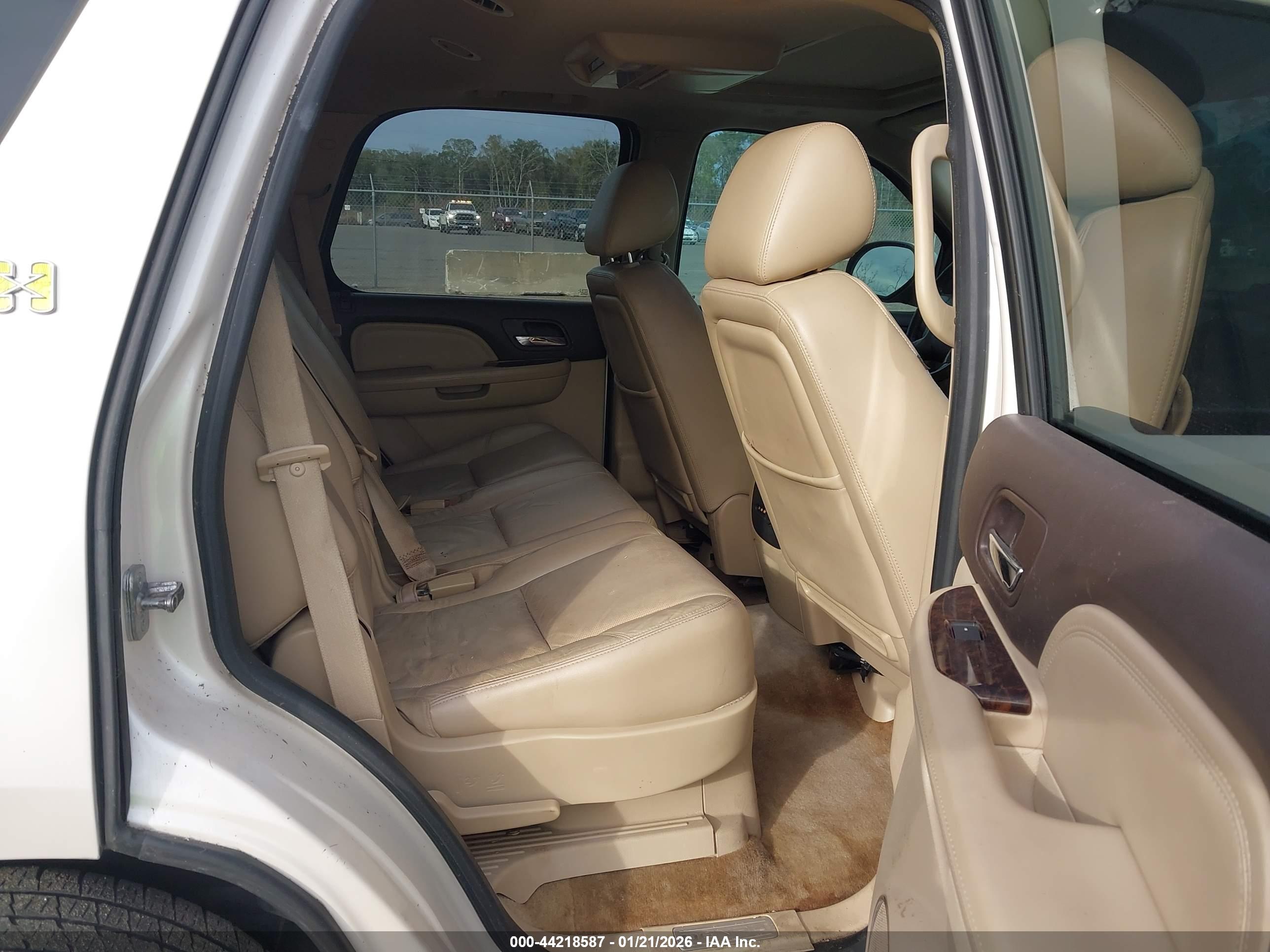 GMC YUKON image 8