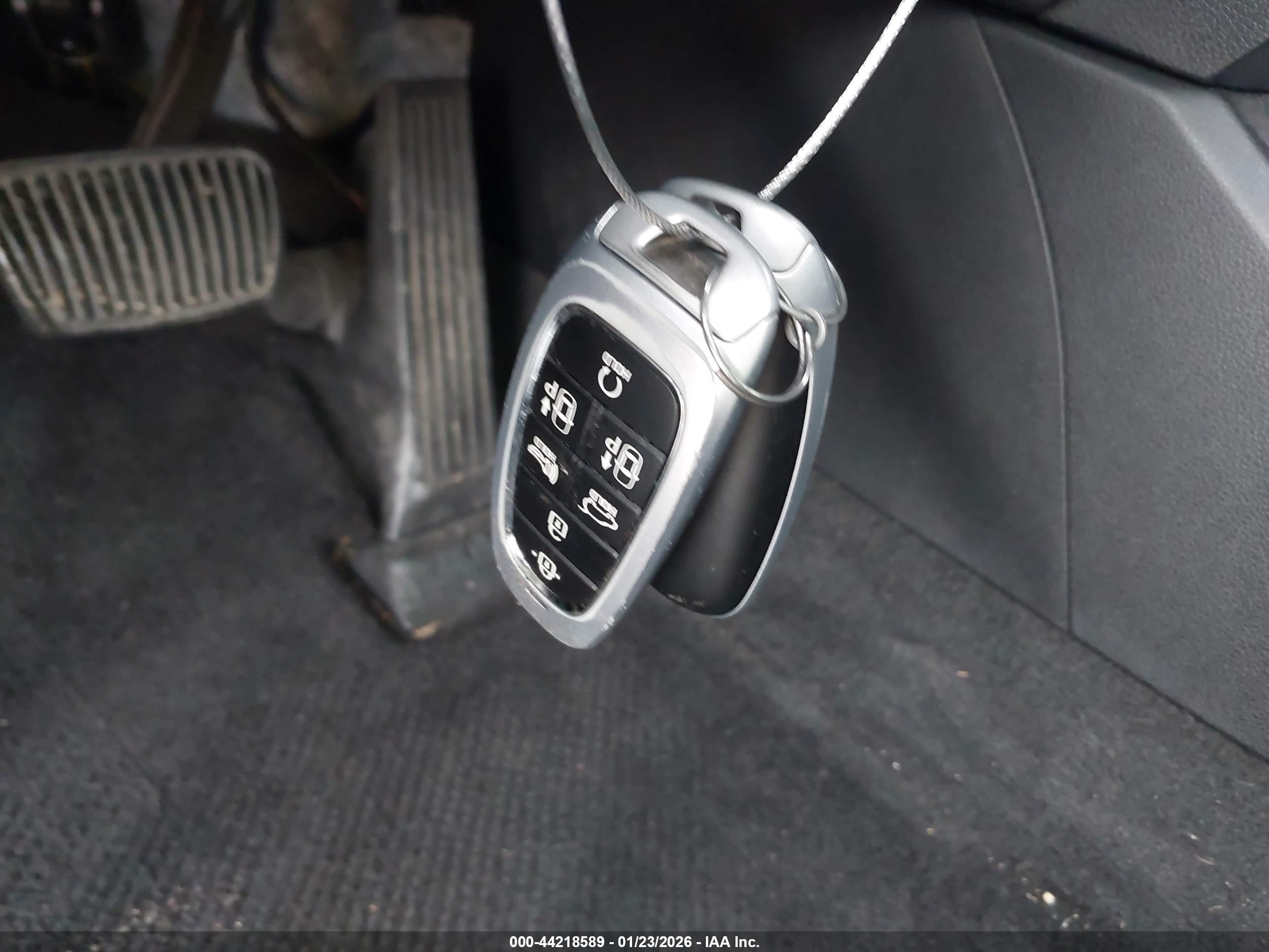 HYUNDAI SANTA image 11