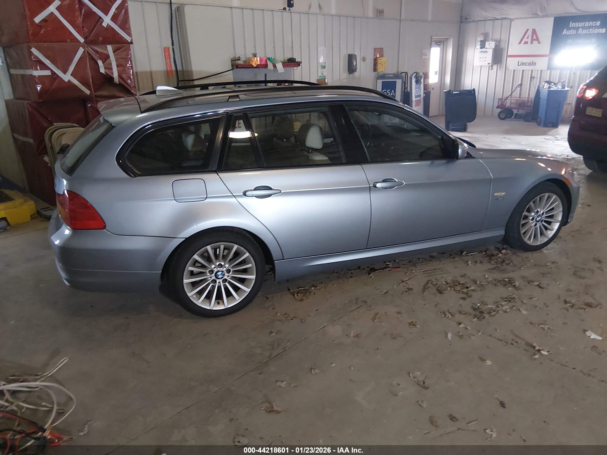 BMW 328I image 4