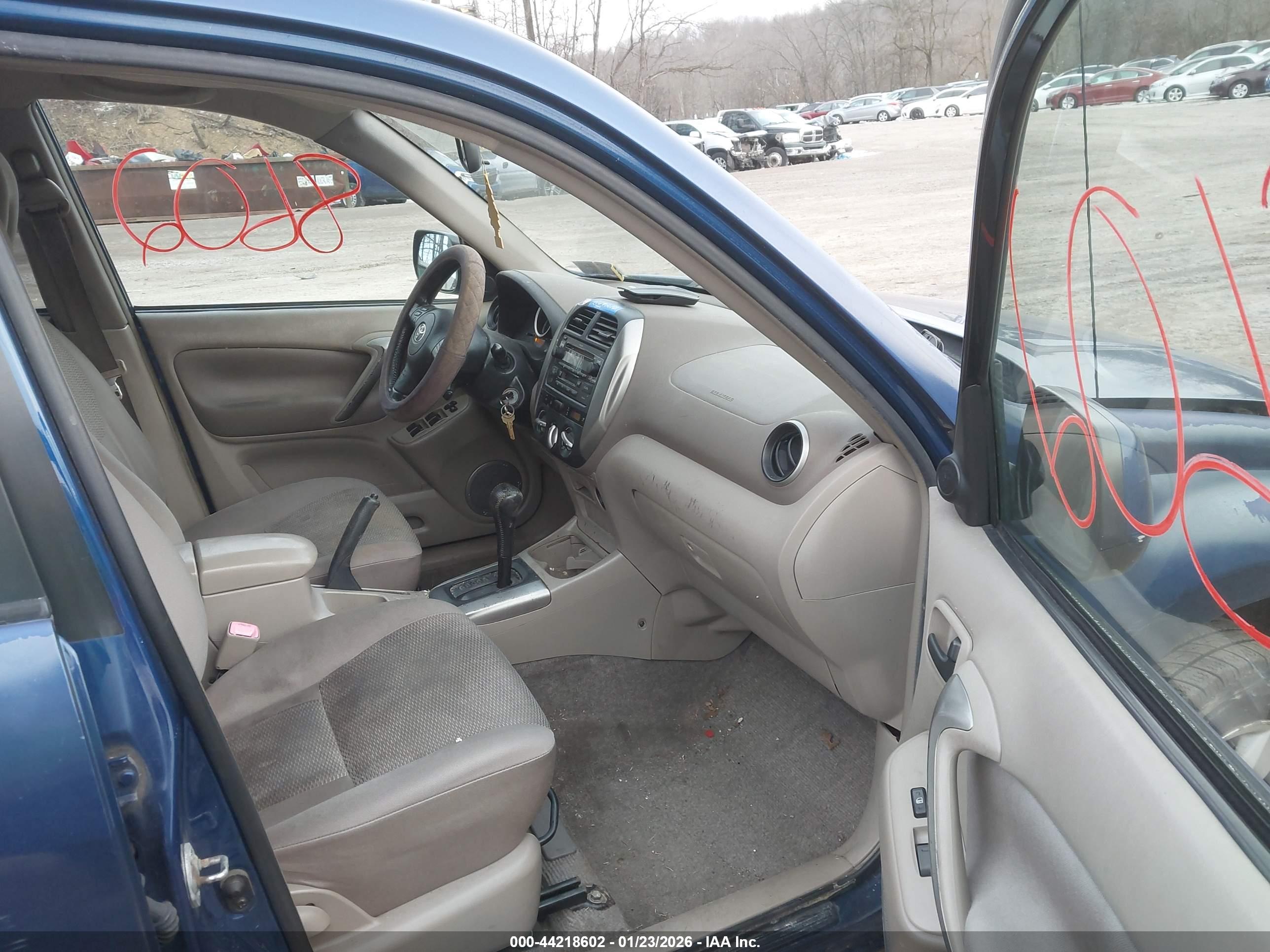 TOYOTA RAV4 image 5