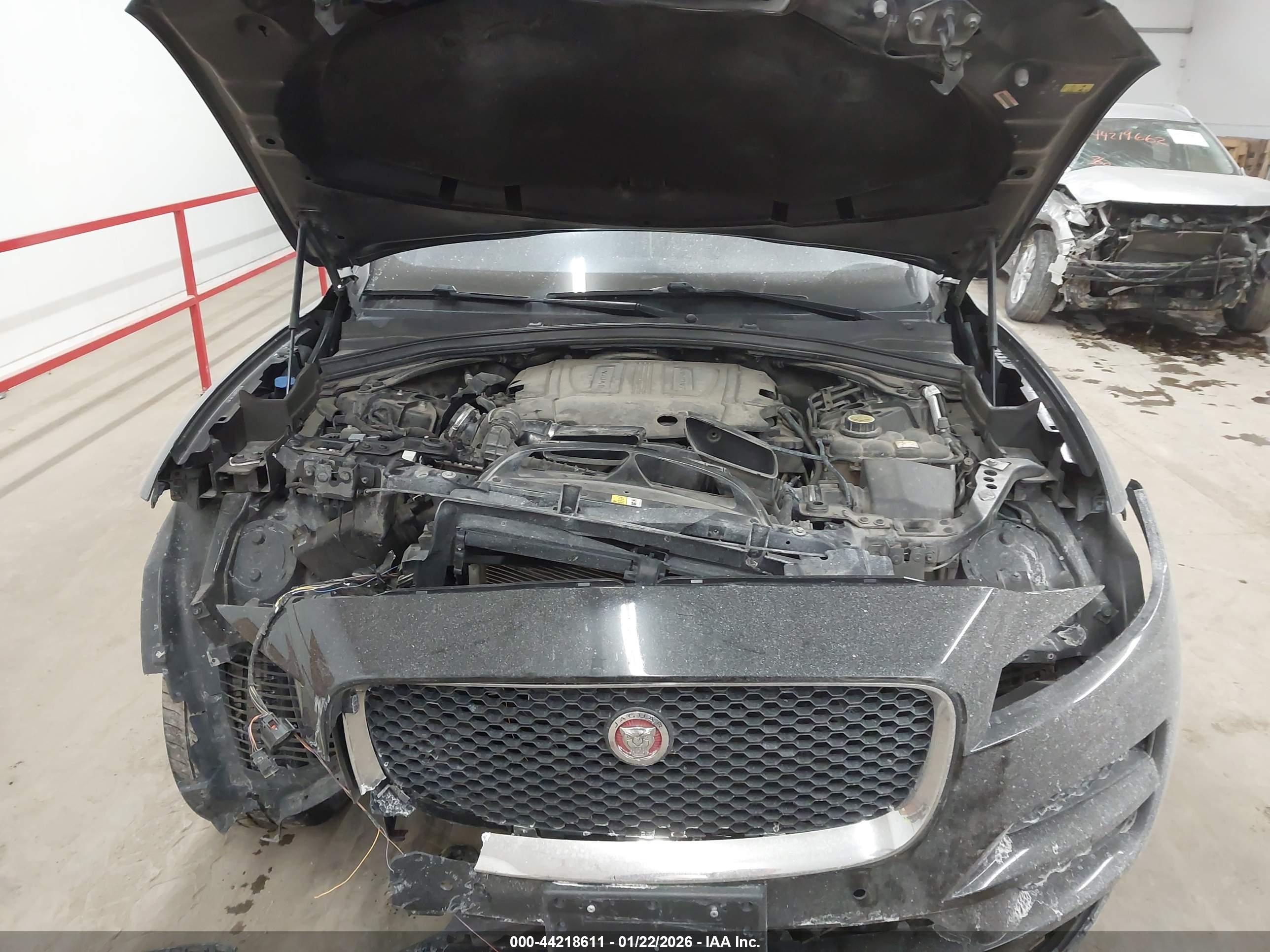 JAGUAR F-PACE image 10