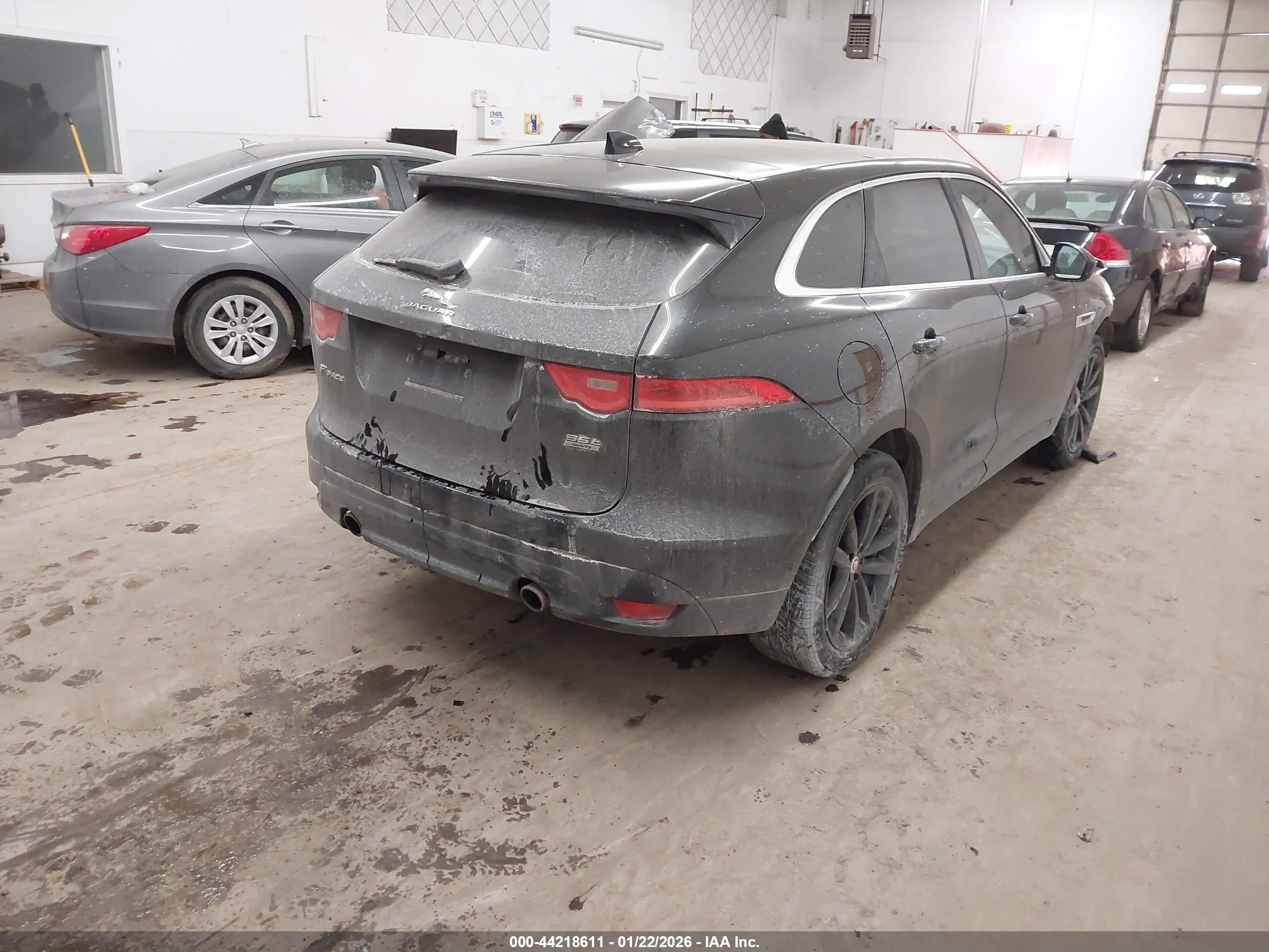 JAGUAR F-PACE image 4