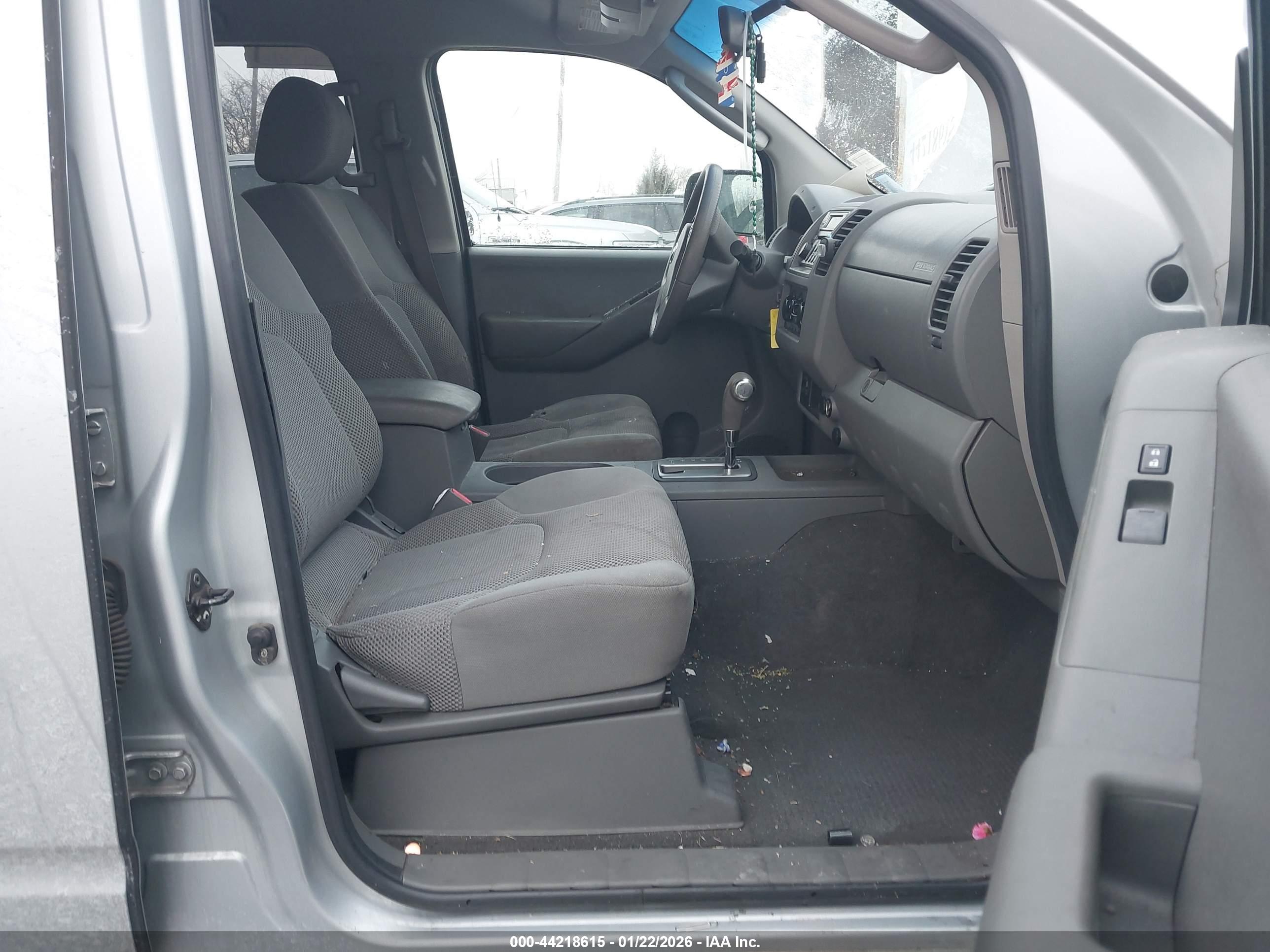 NISSAN FRONTIER image 5