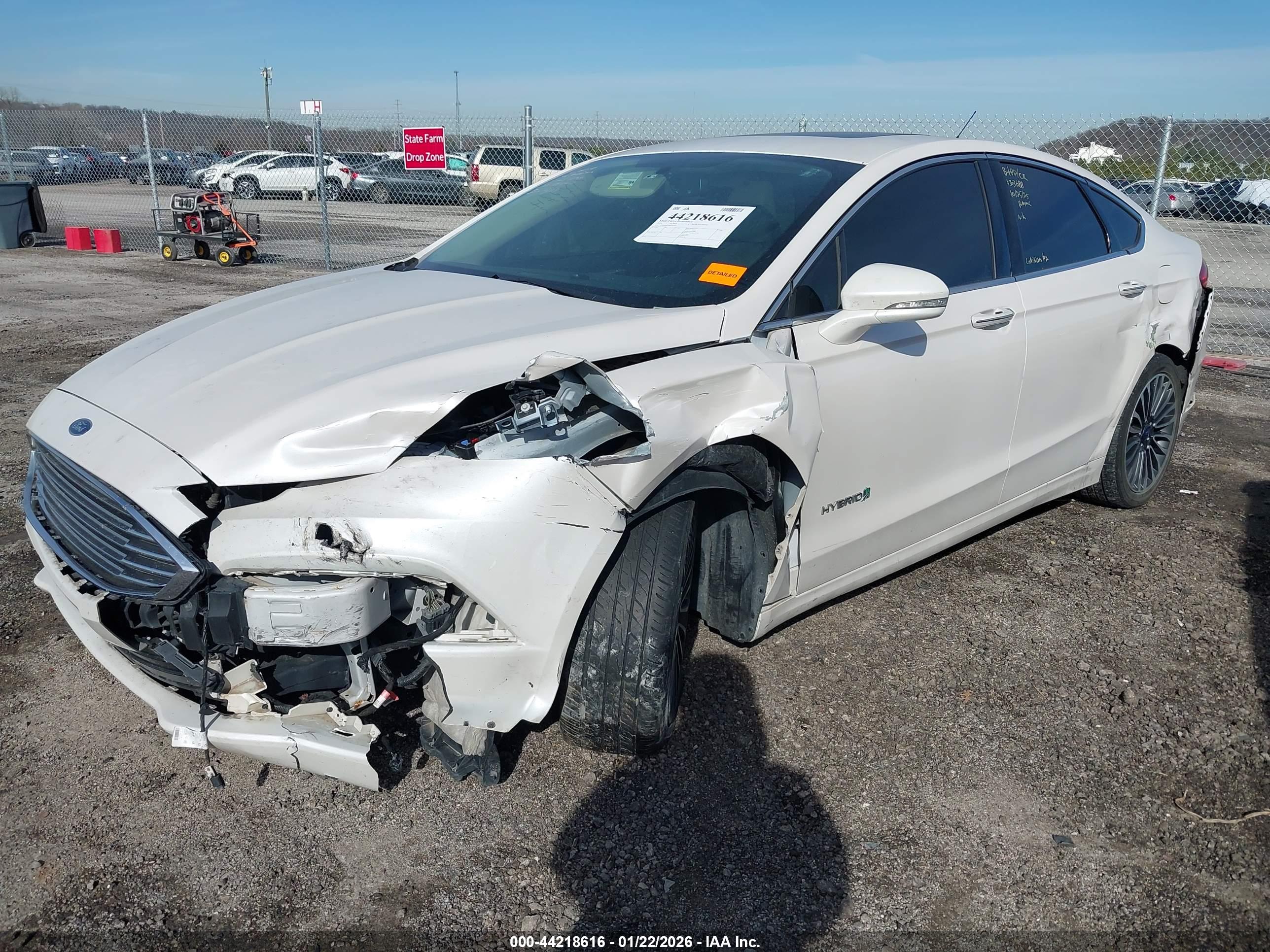 FORD FUSION image 2