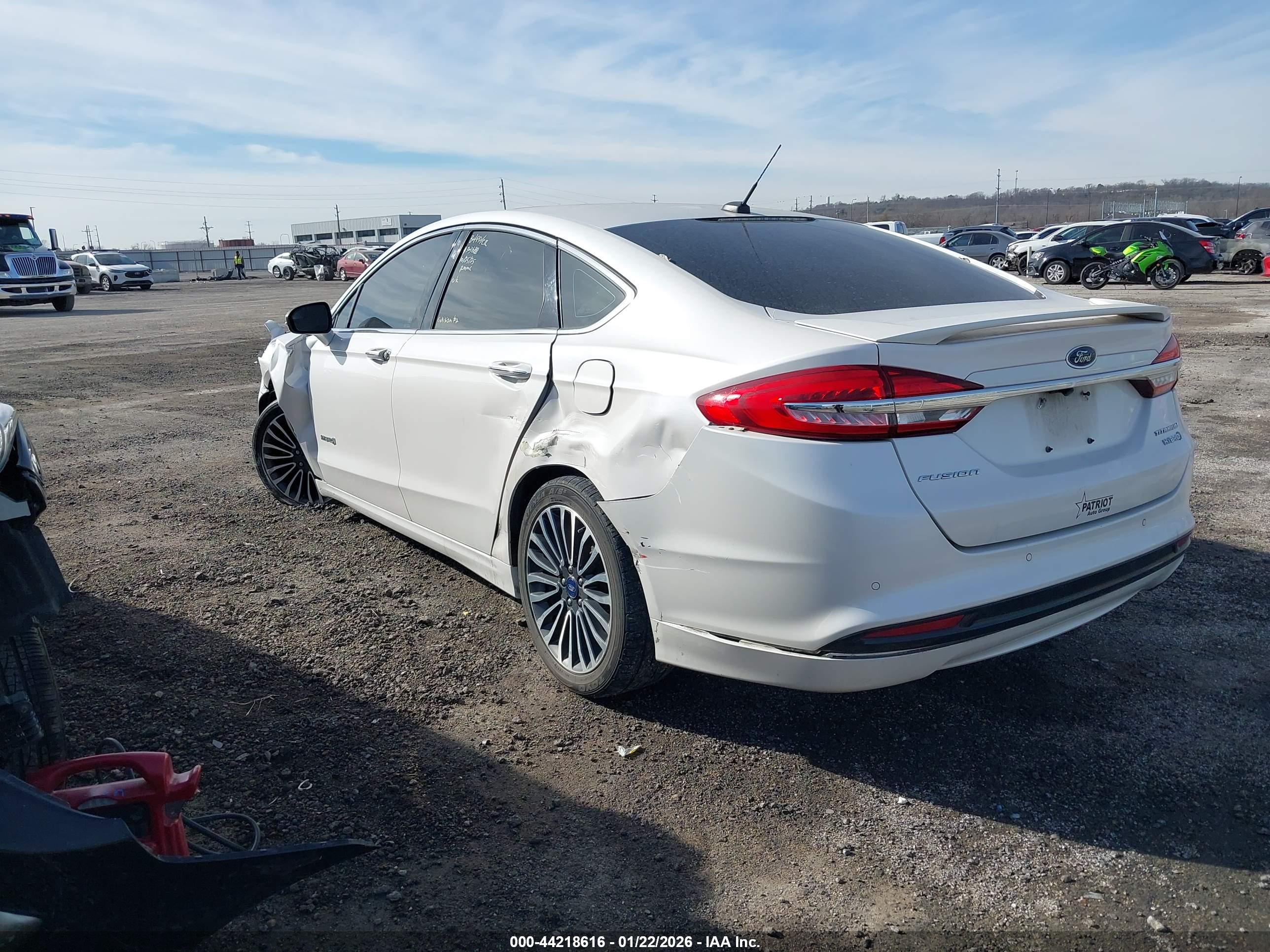 FORD FUSION image 3