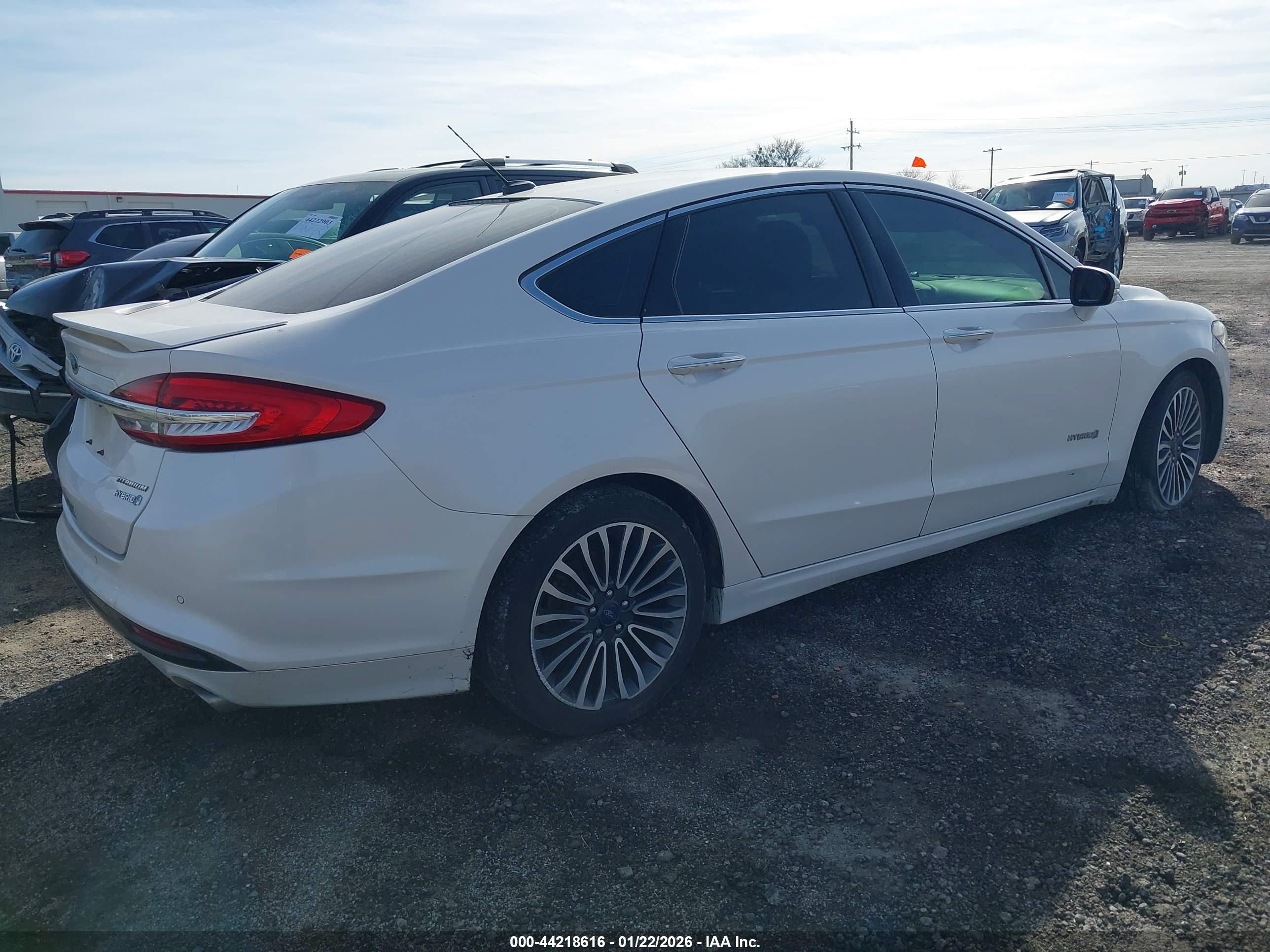 FORD FUSION image 4