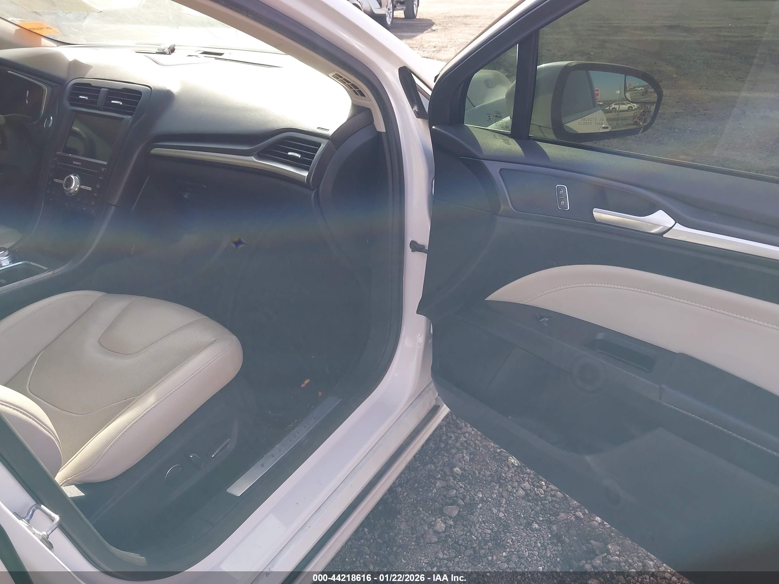 FORD FUSION image 5