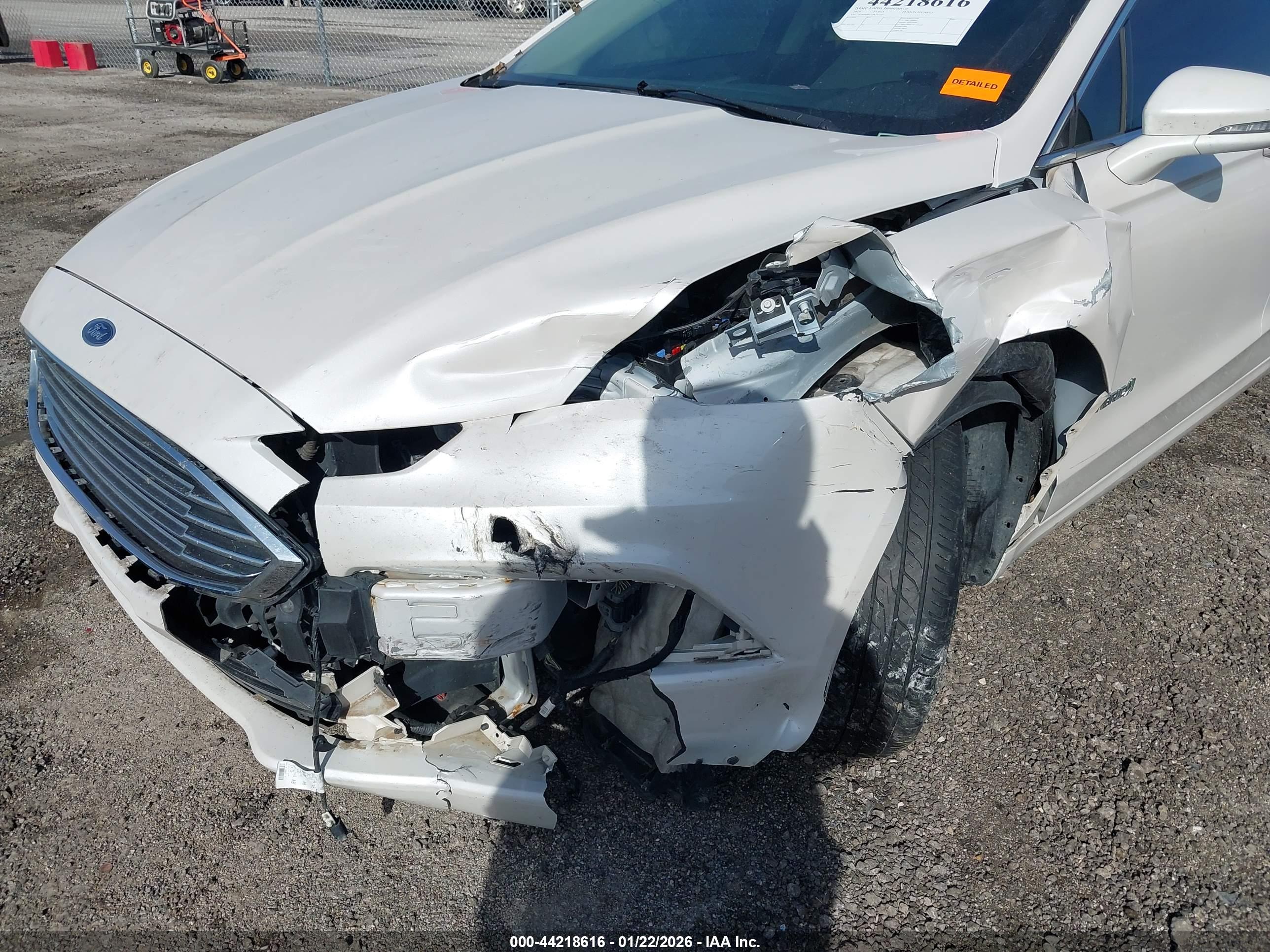 FORD FUSION image 6