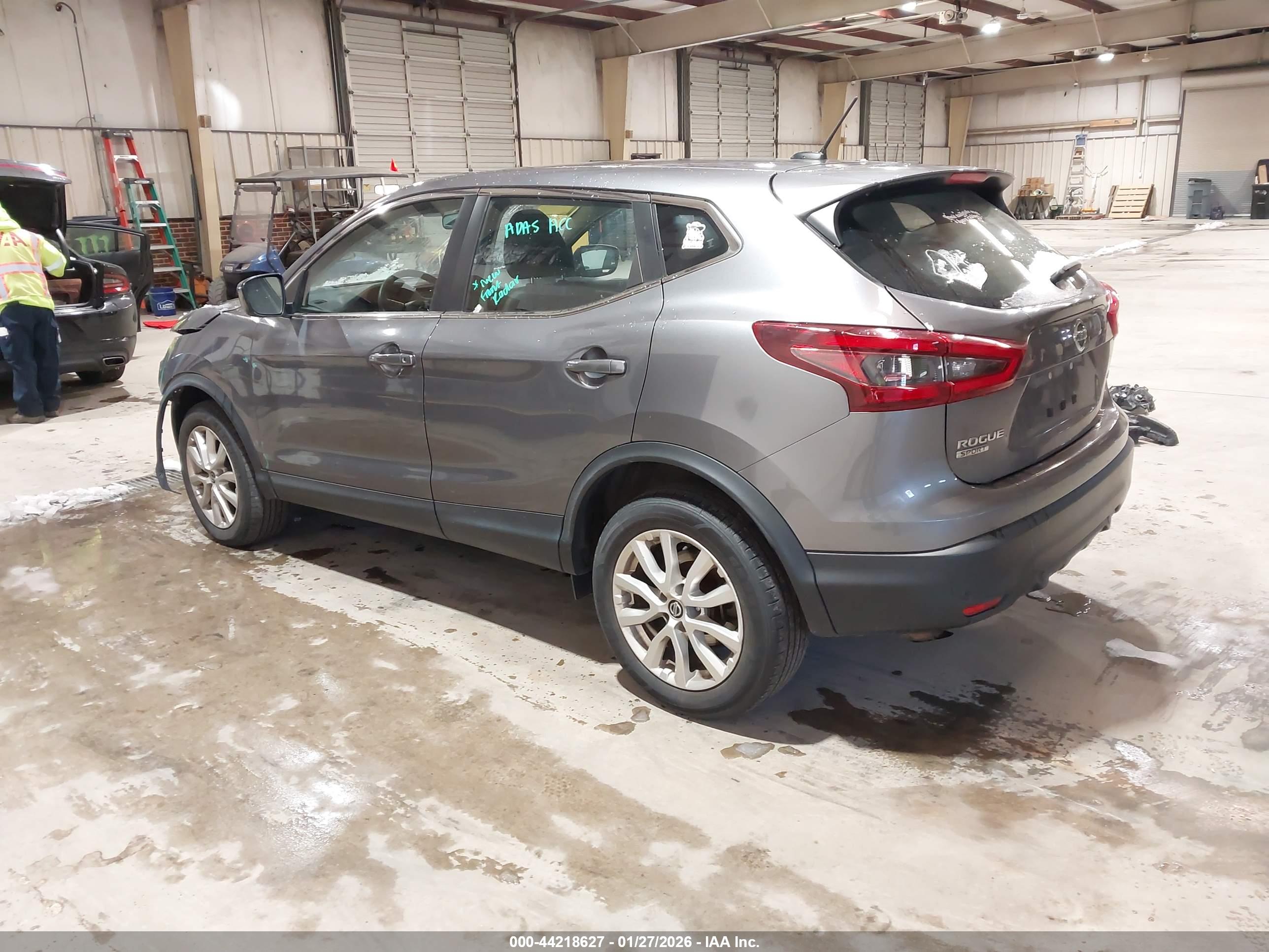 NISSAN ROGUE image 3