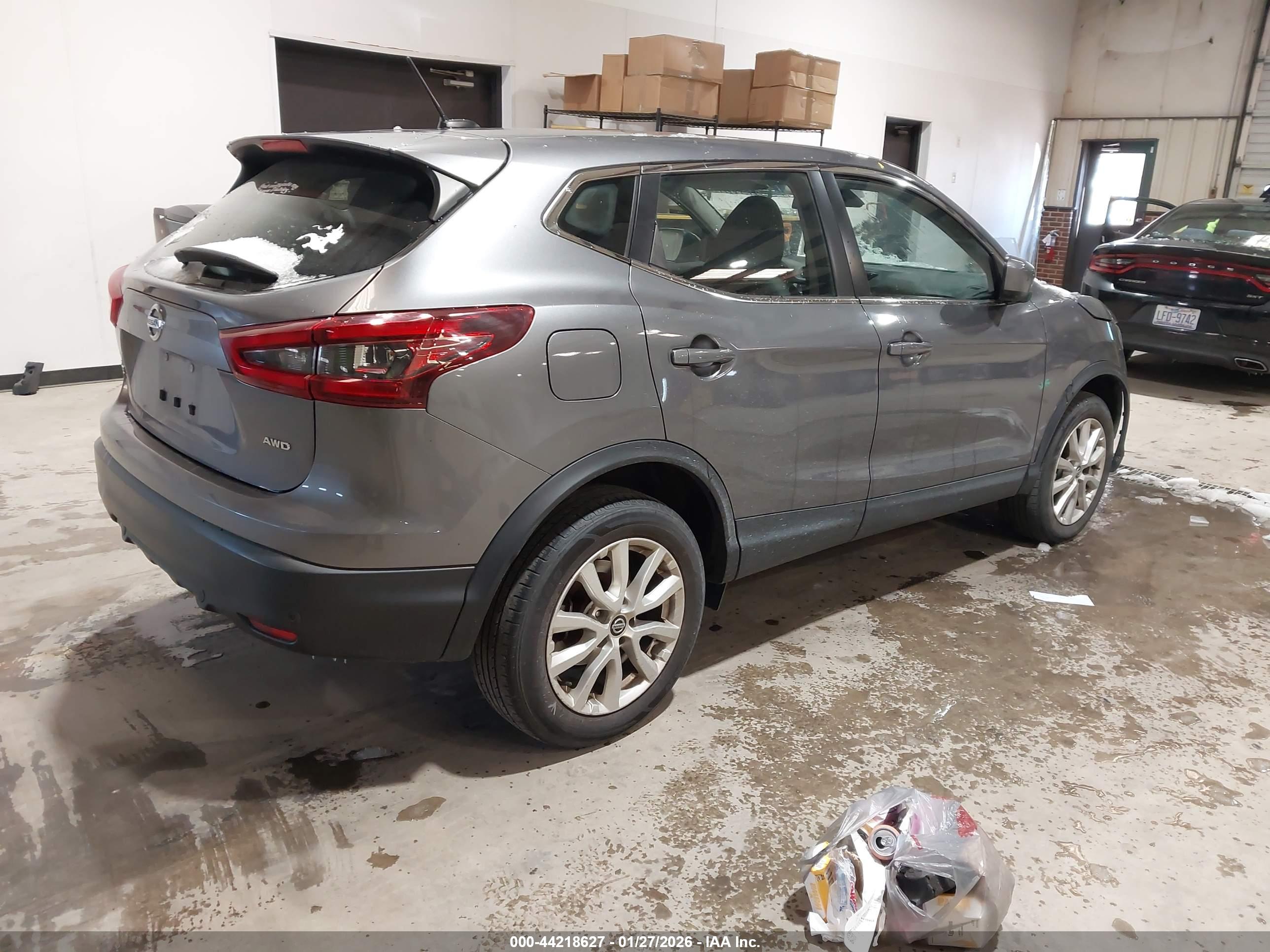 NISSAN ROGUE image 4