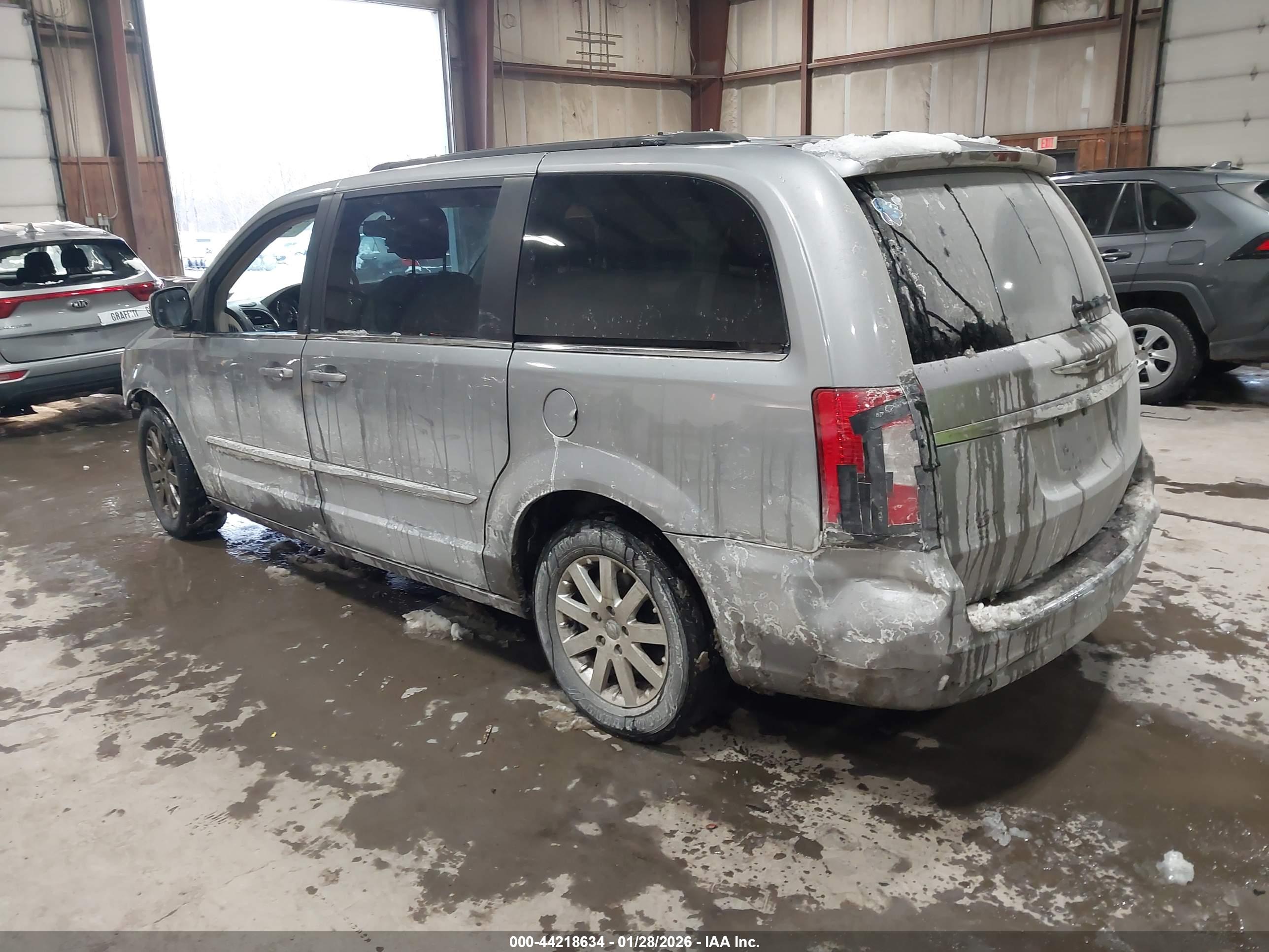 CHRYSLER TOWN image 3