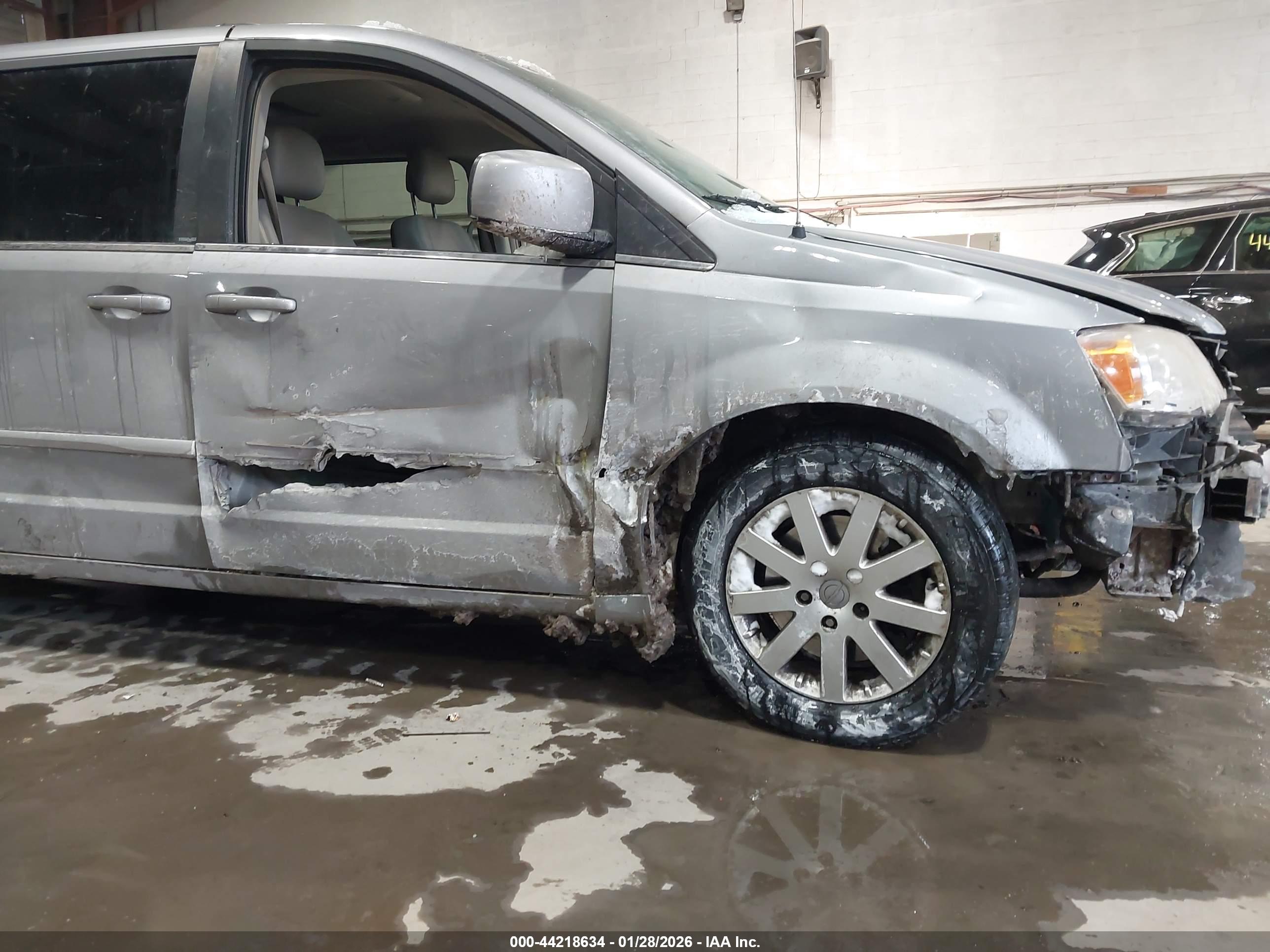 CHRYSLER TOWN image 6
