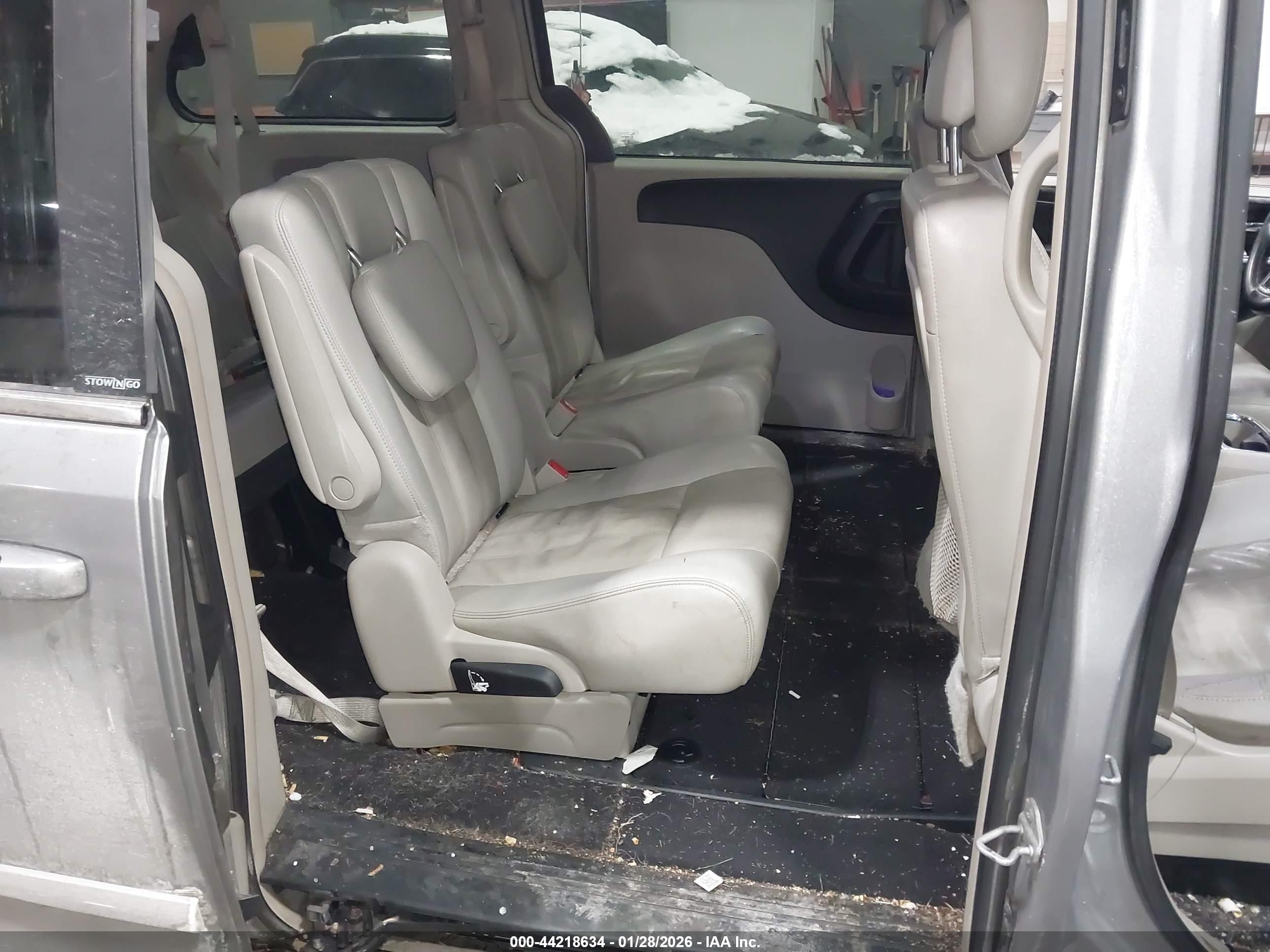 CHRYSLER TOWN image 8