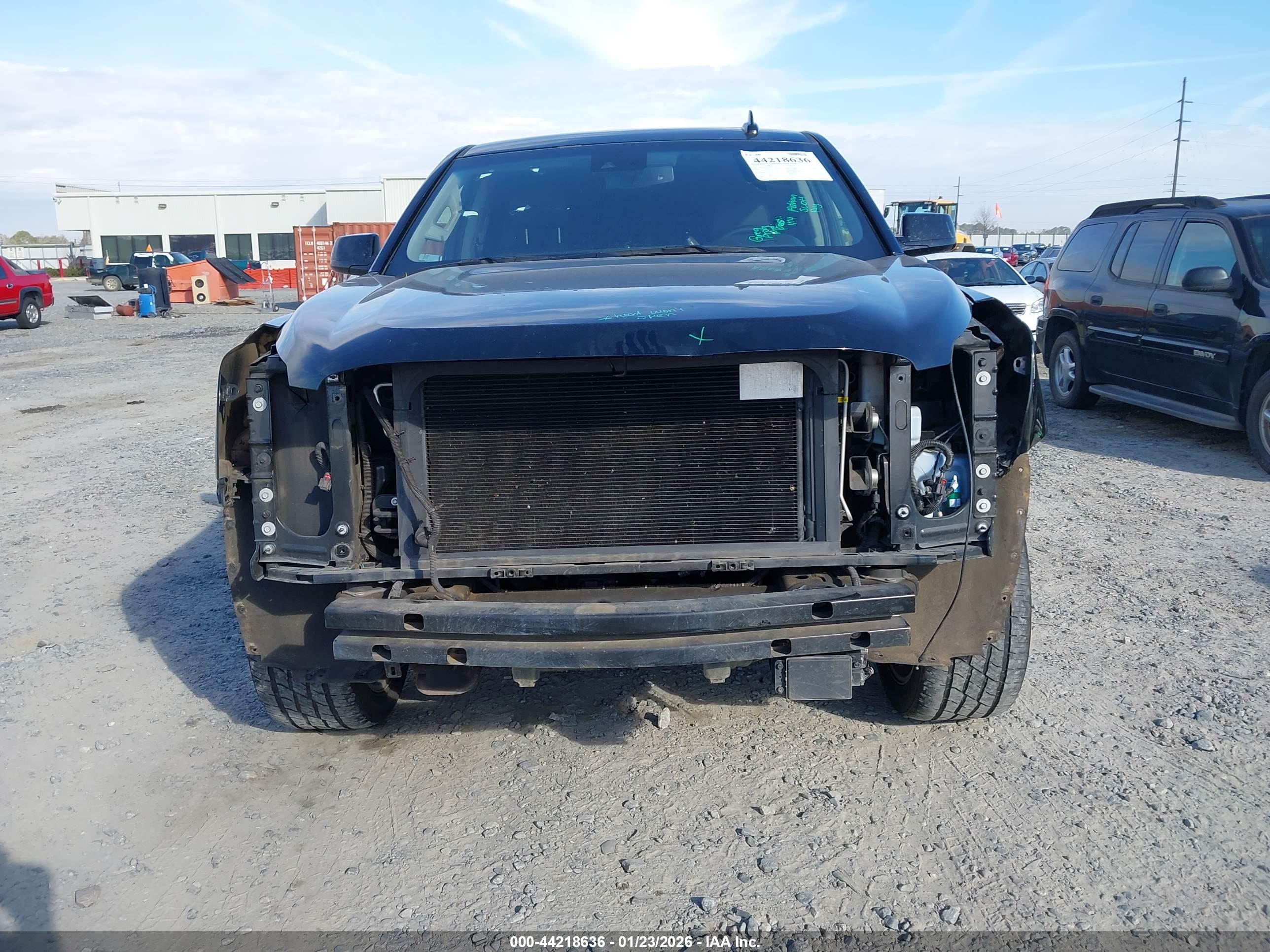 GMC YUKON image 6
