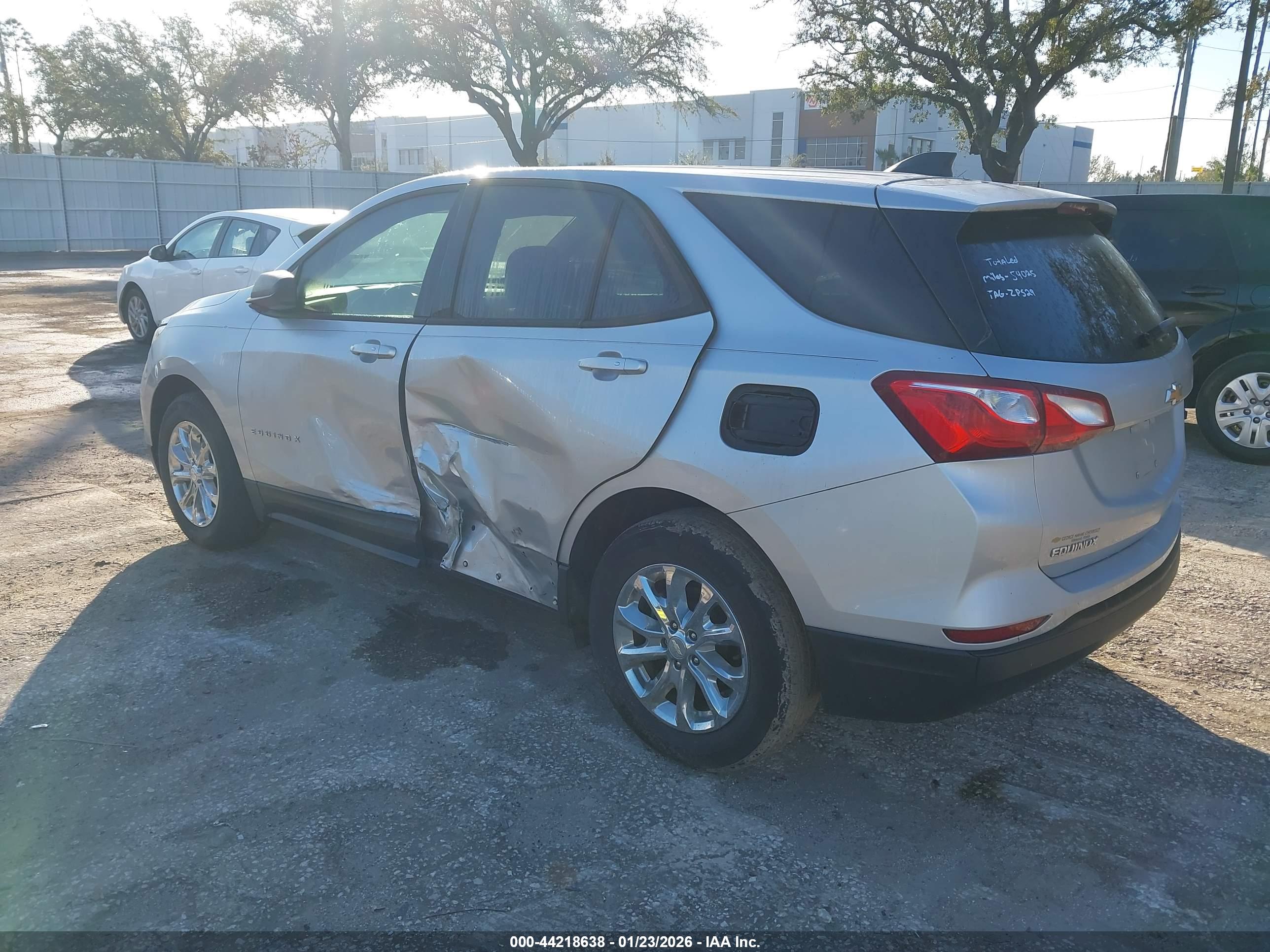 CHEVROLET EQUINOX image 3