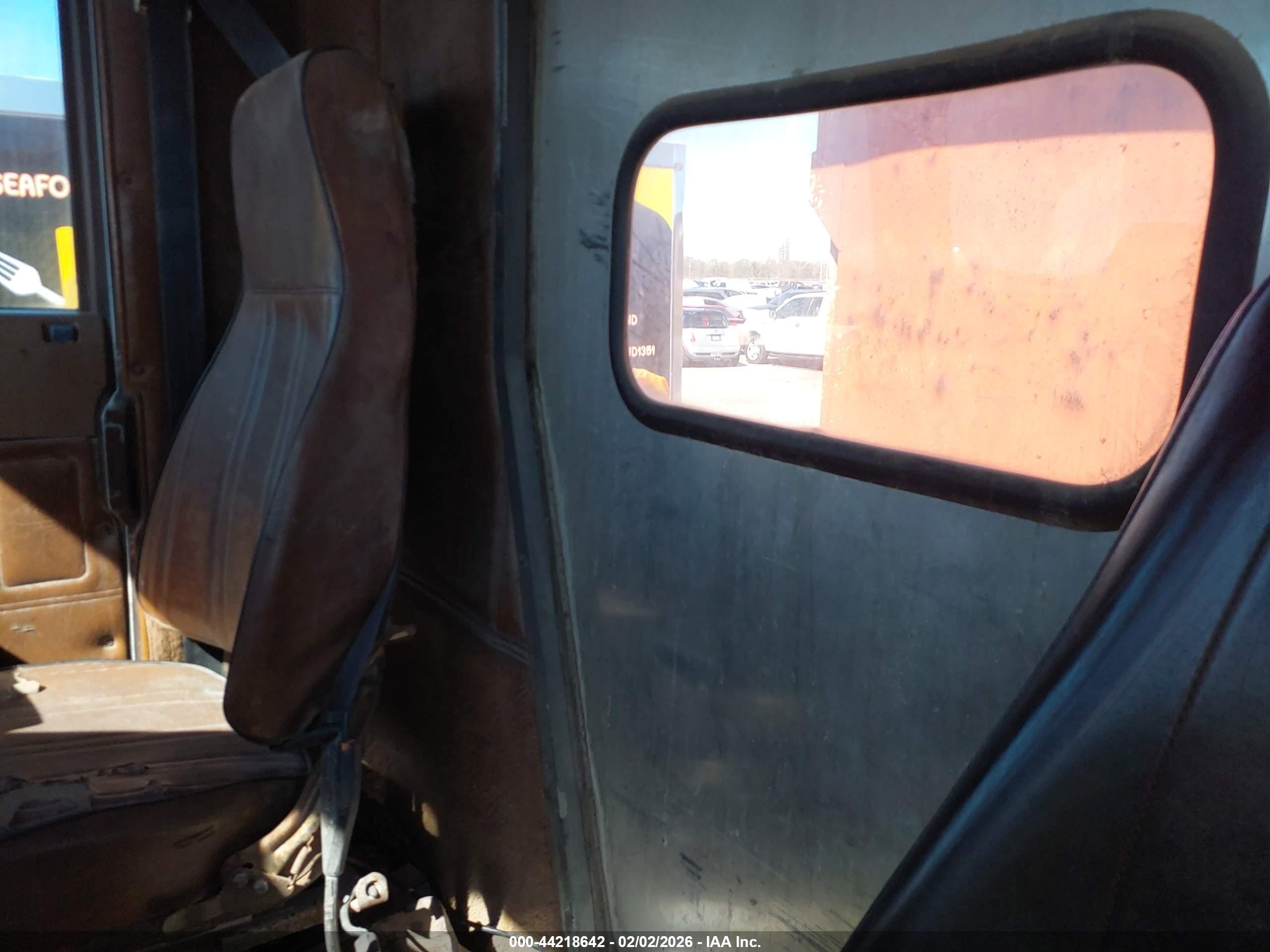 FREIGHTLINER CONVENTIONAL image 7