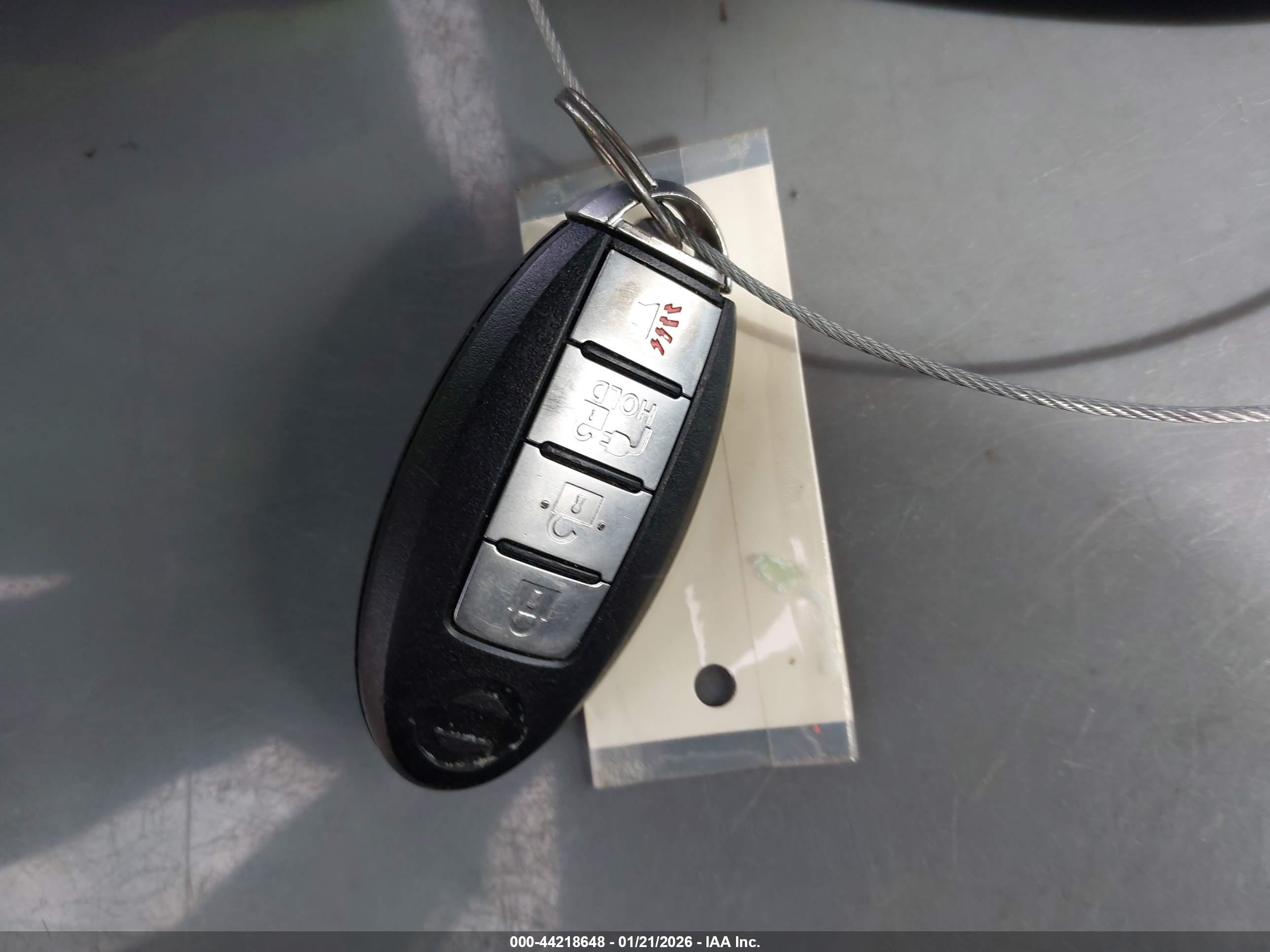 NISSAN LEAF image 11