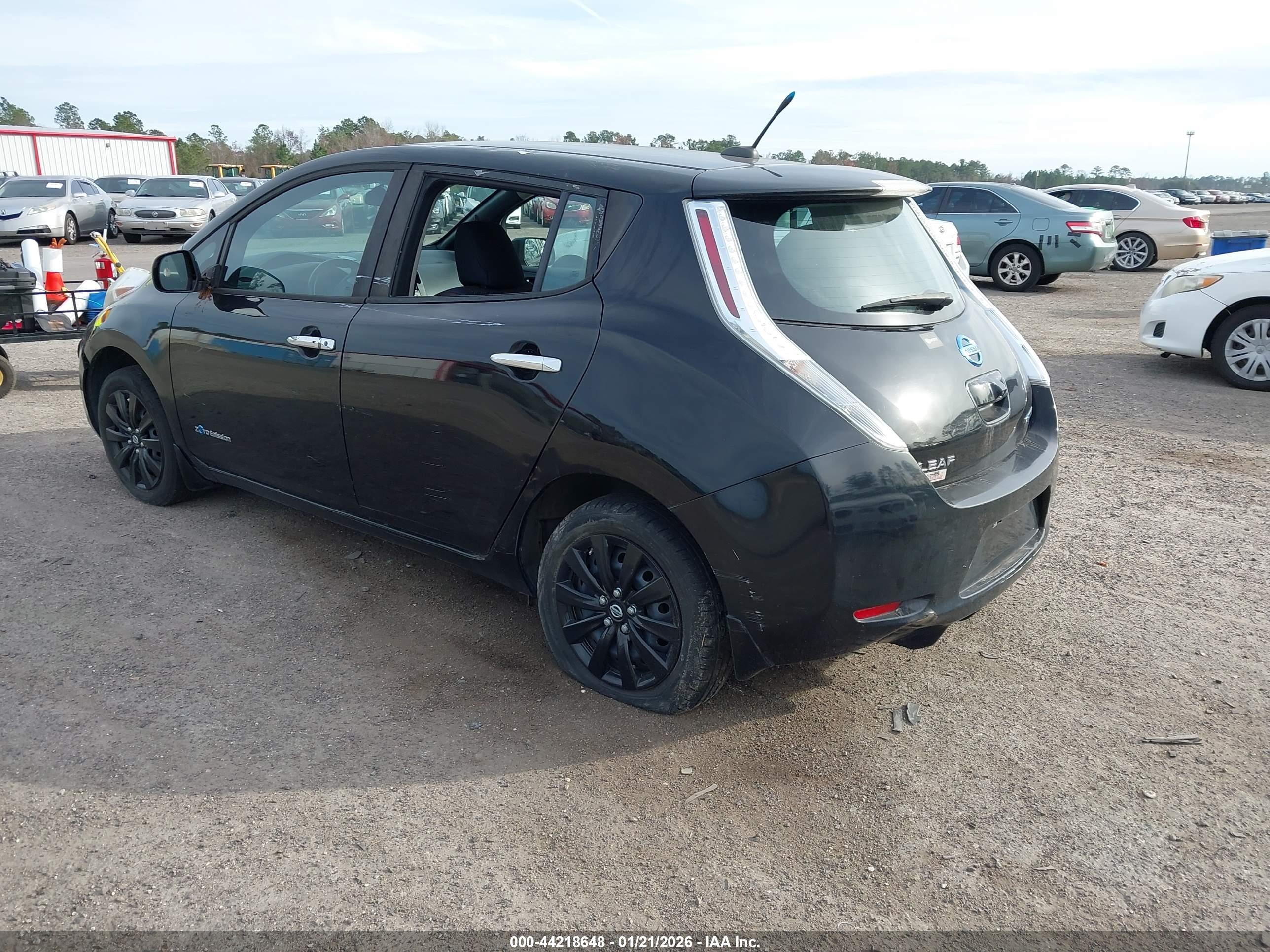 NISSAN LEAF image 3