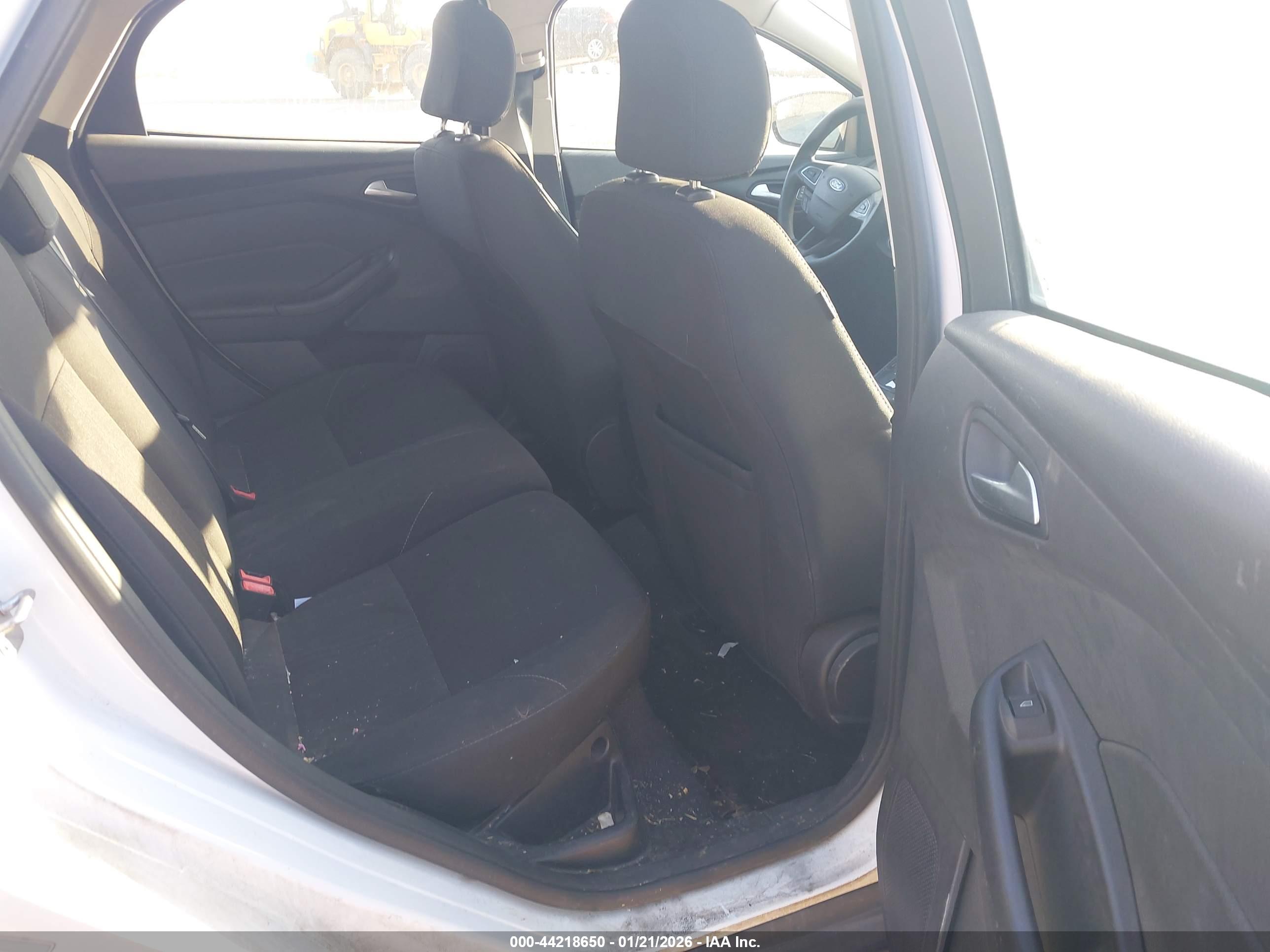 FORD FOCUS image 8