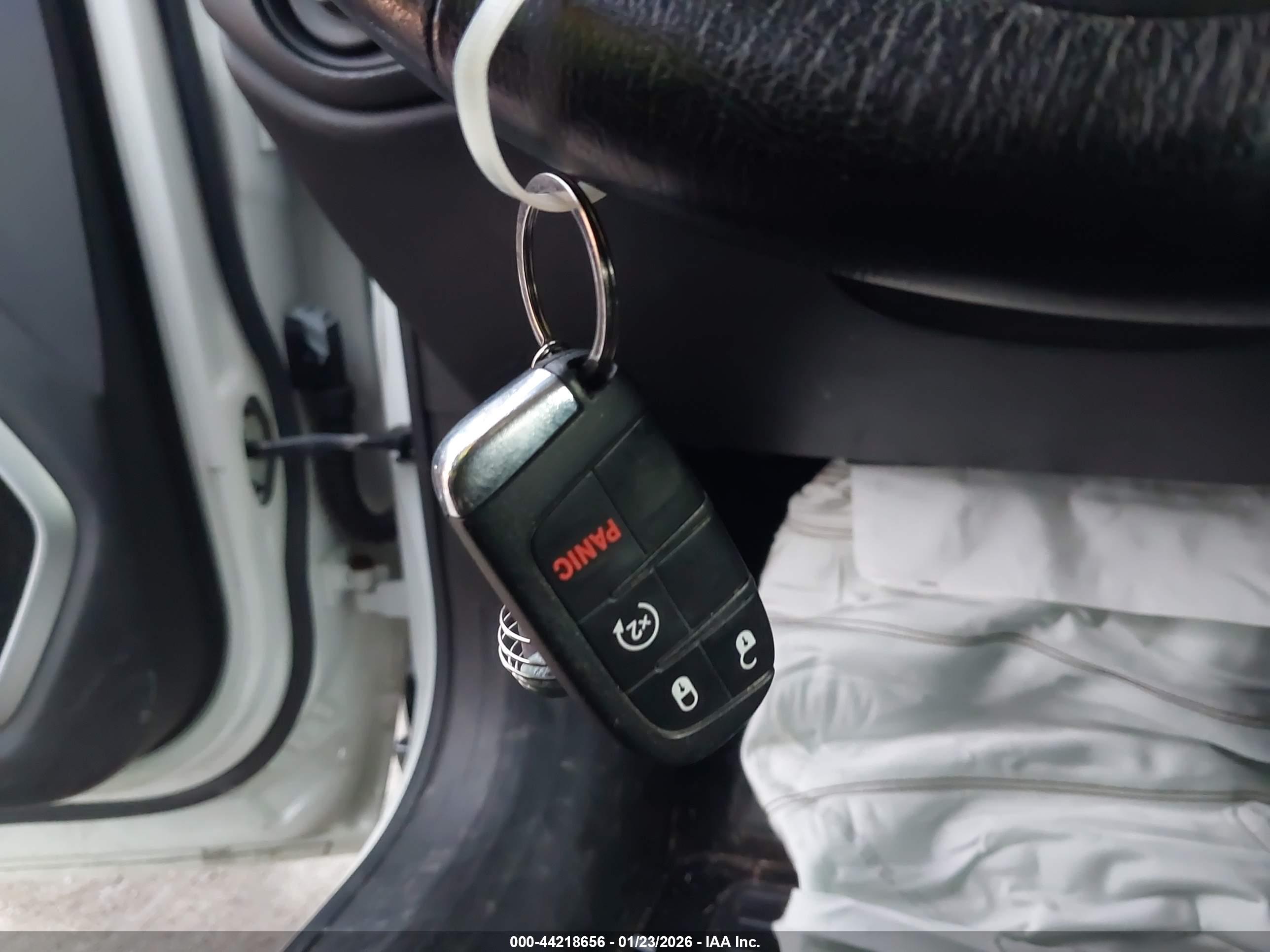 JEEP RENEGADE image 11