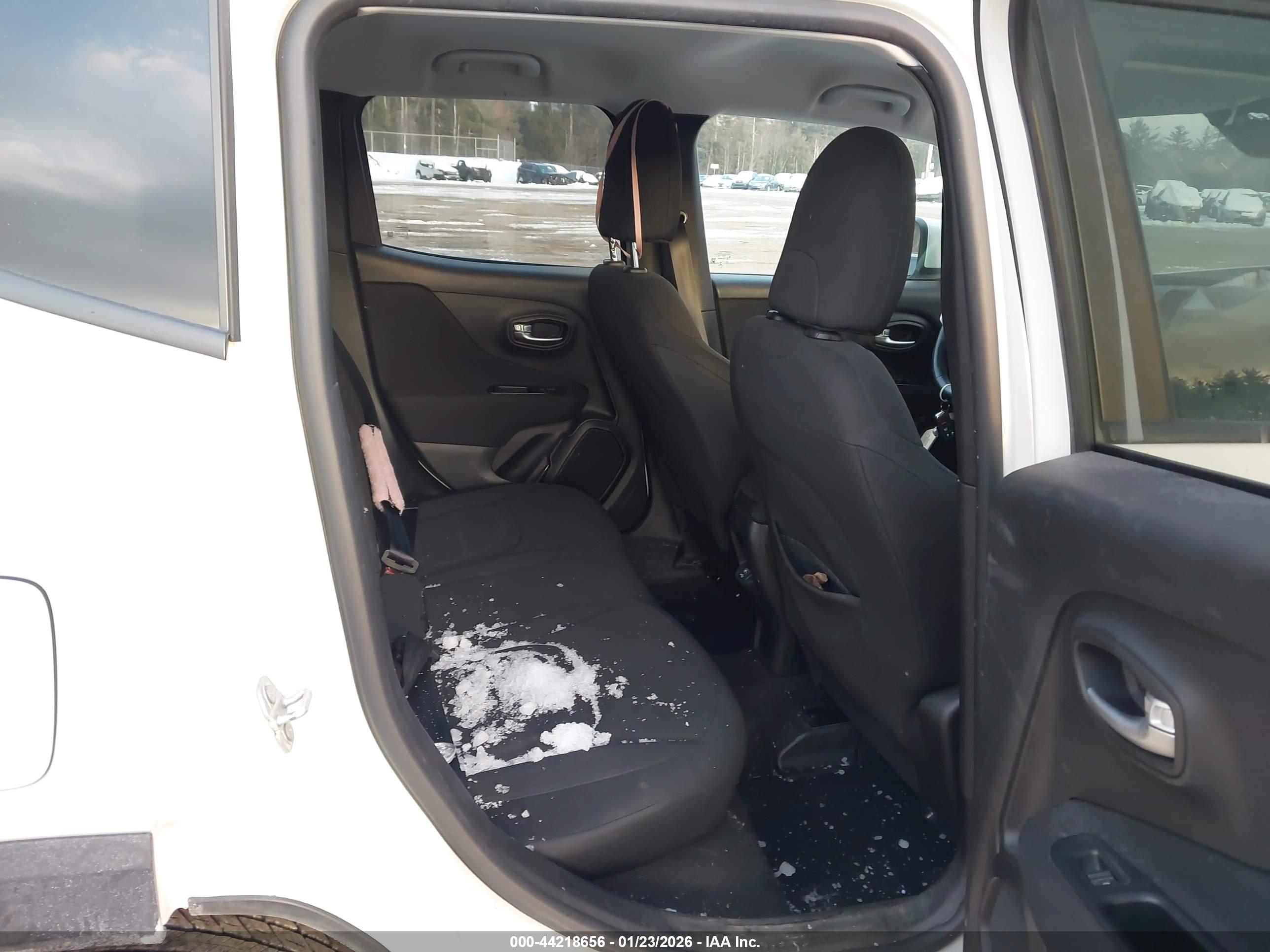 JEEP RENEGADE image 8