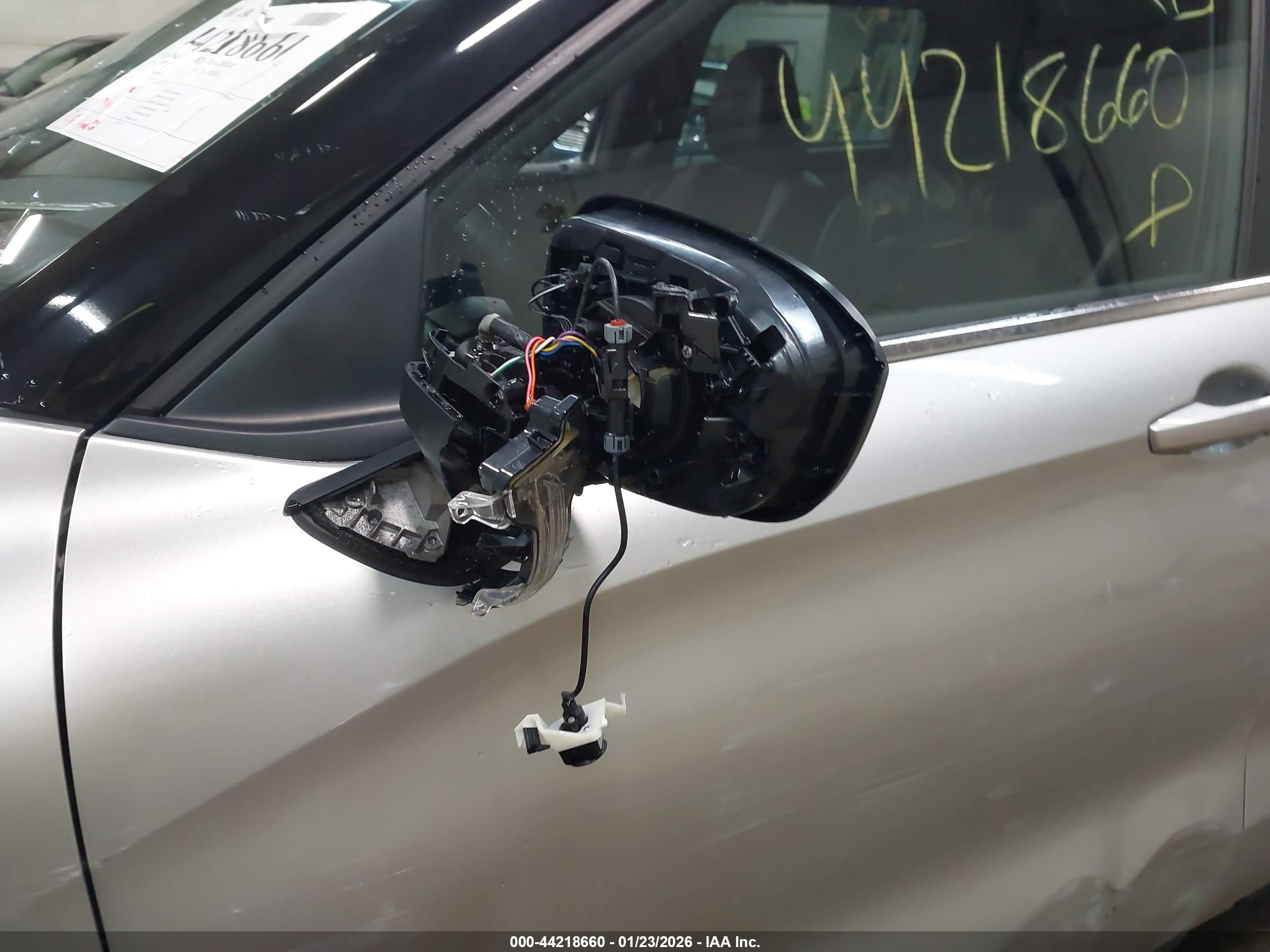 MITSUBISHI OUTLANDER image 6