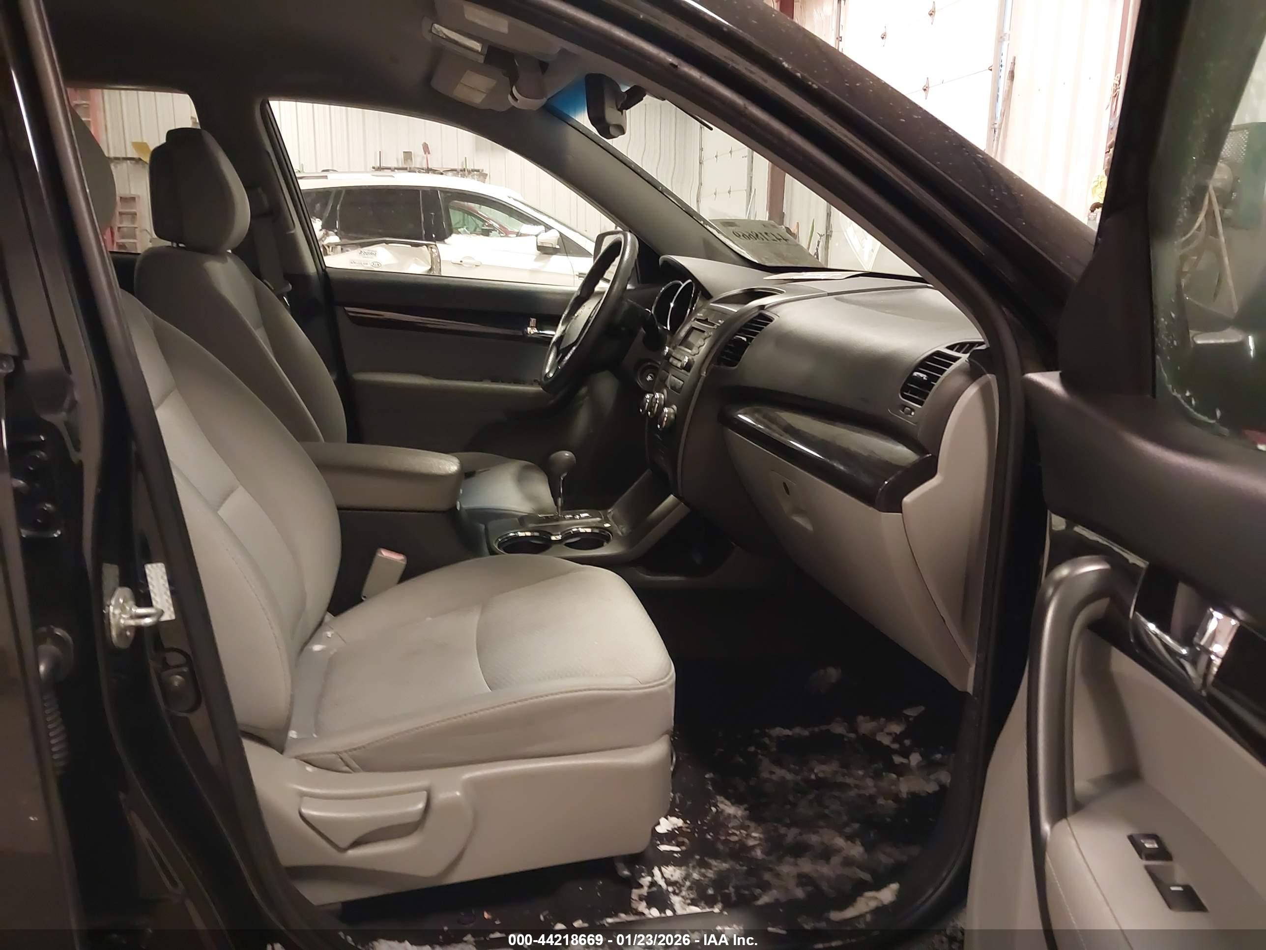 KIA SORENTO image 5