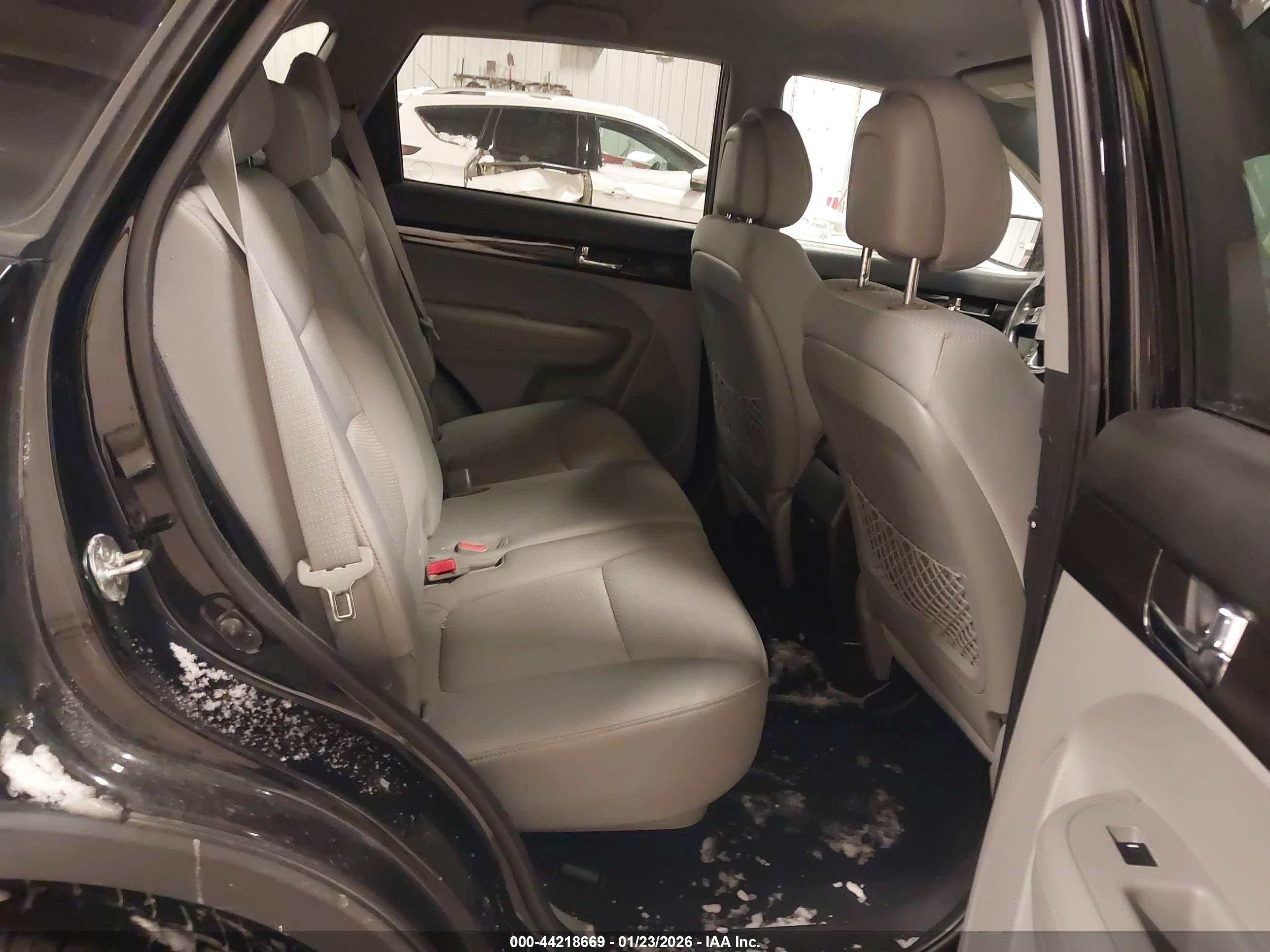 KIA SORENTO image 8
