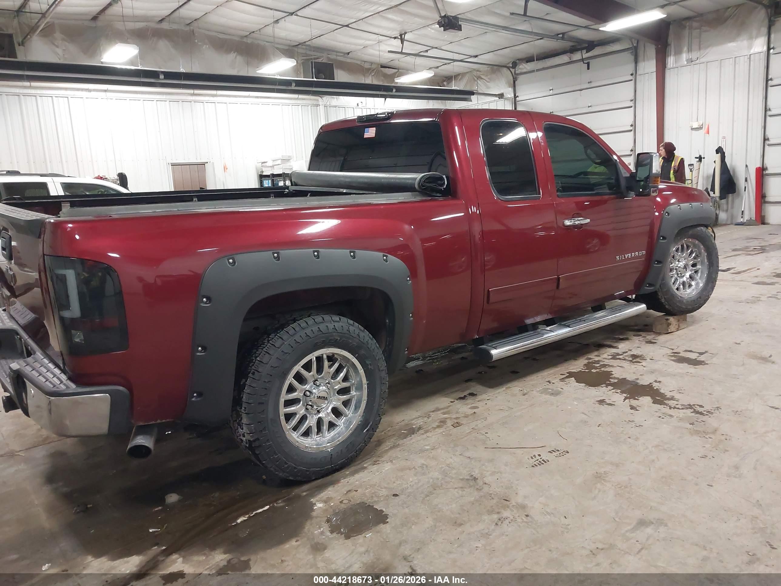CHEVROLET SILVERADO image 4