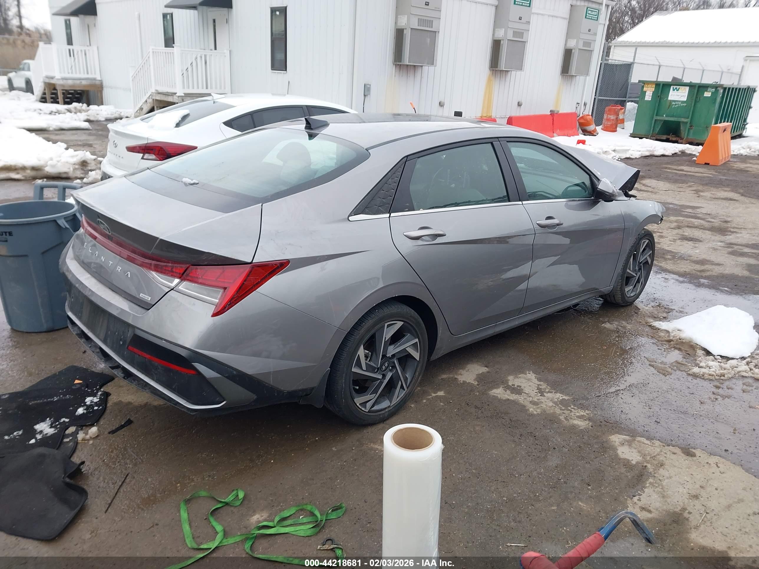 HYUNDAI ELANTRA image 4